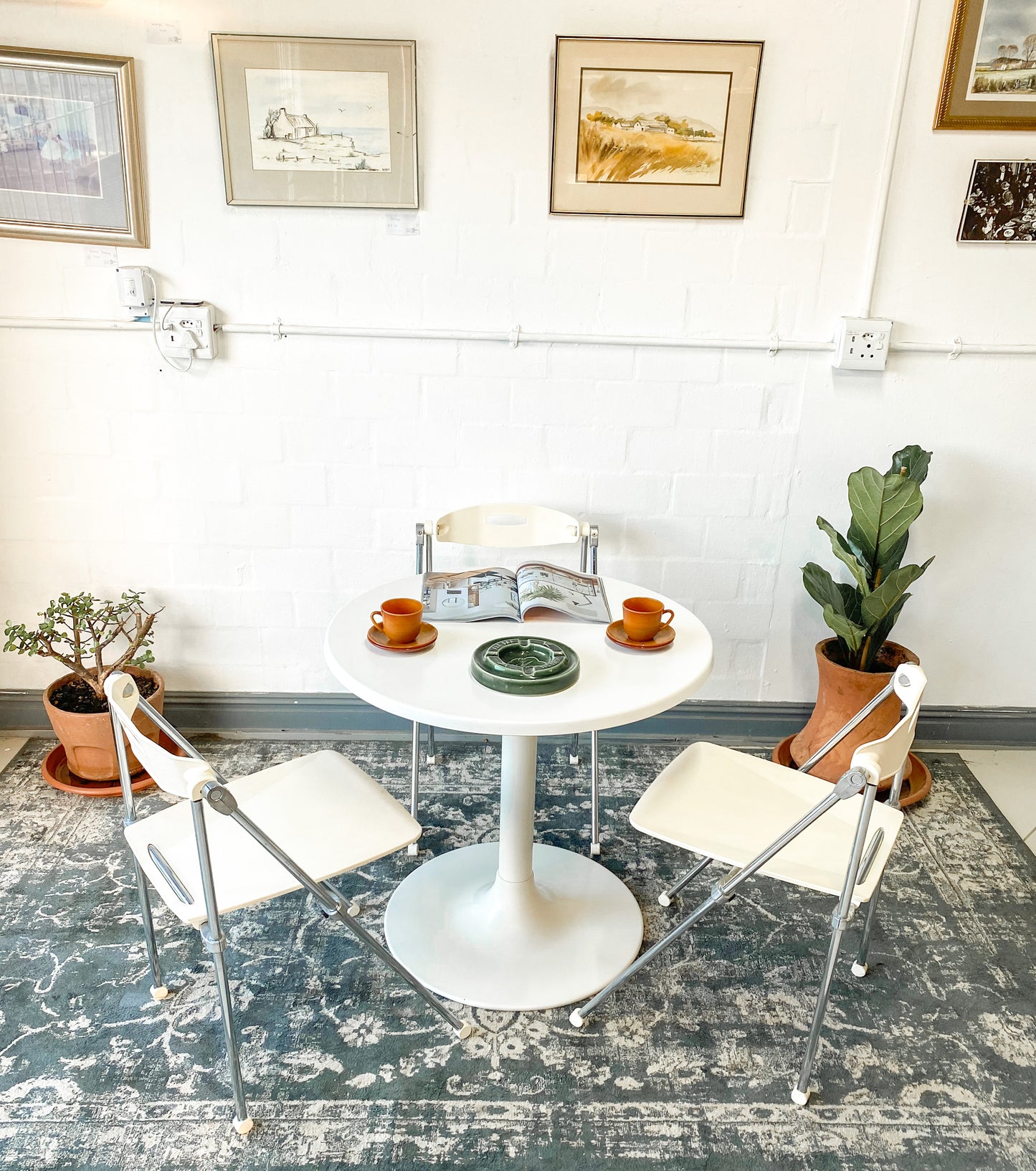 Tulip Style Dining Table