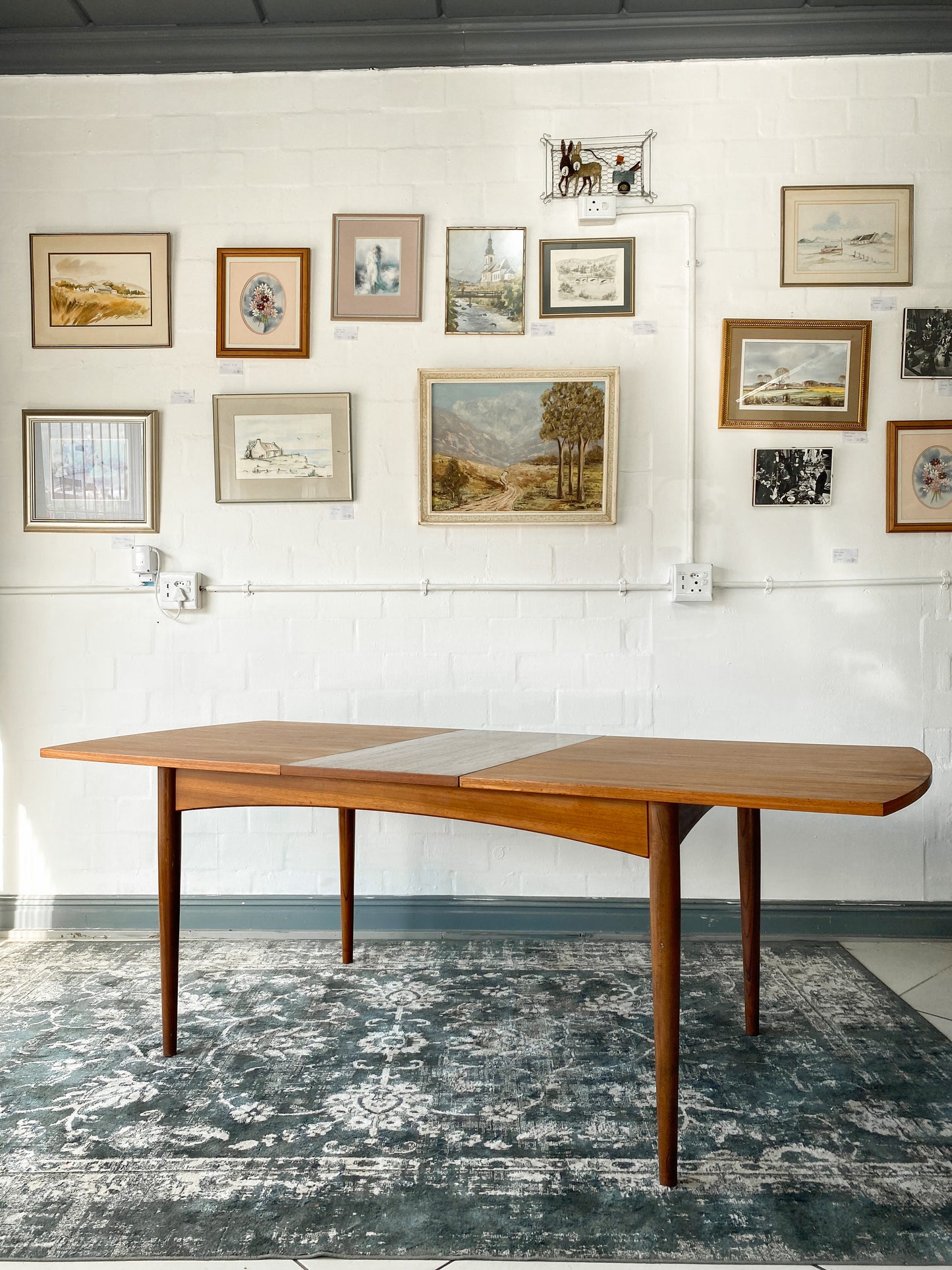 Frystark Extendable Dining Table