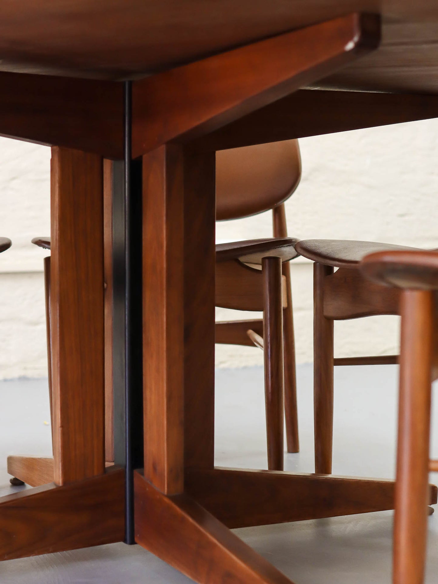 Mid-century Round Dining Table with Glass Top