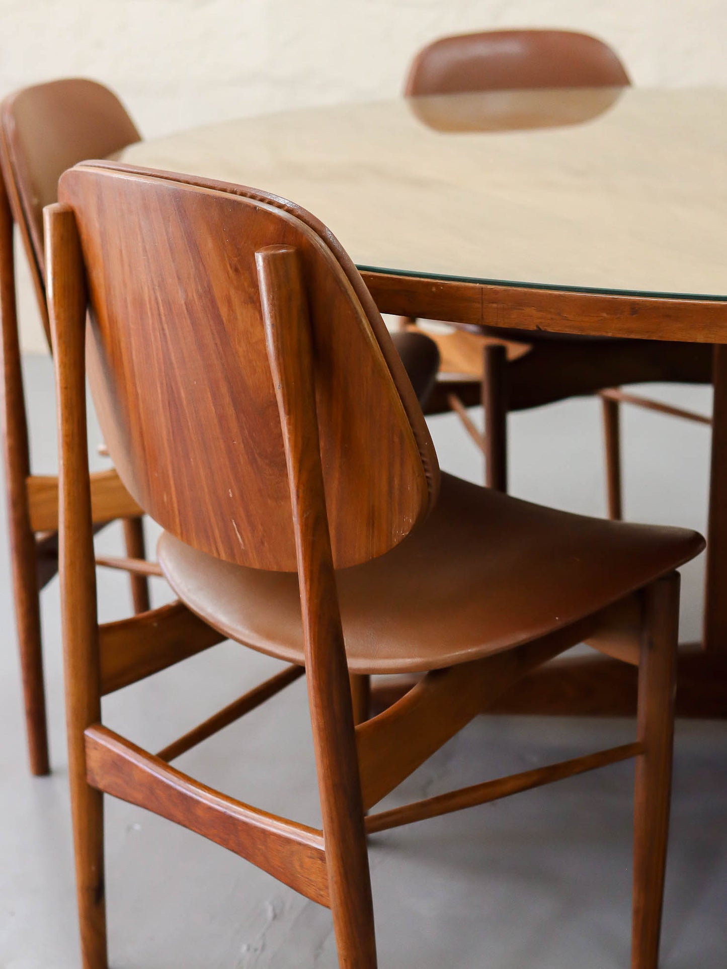 Mid-century Round Dining Table with Glass Top
