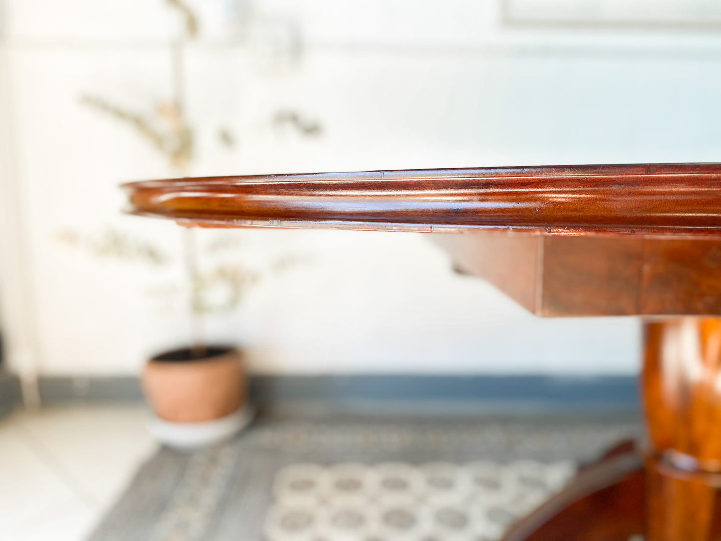 Elegant Extendable Imbuia 6-8 seat dining table made by premium South African designer EE Meyer.
