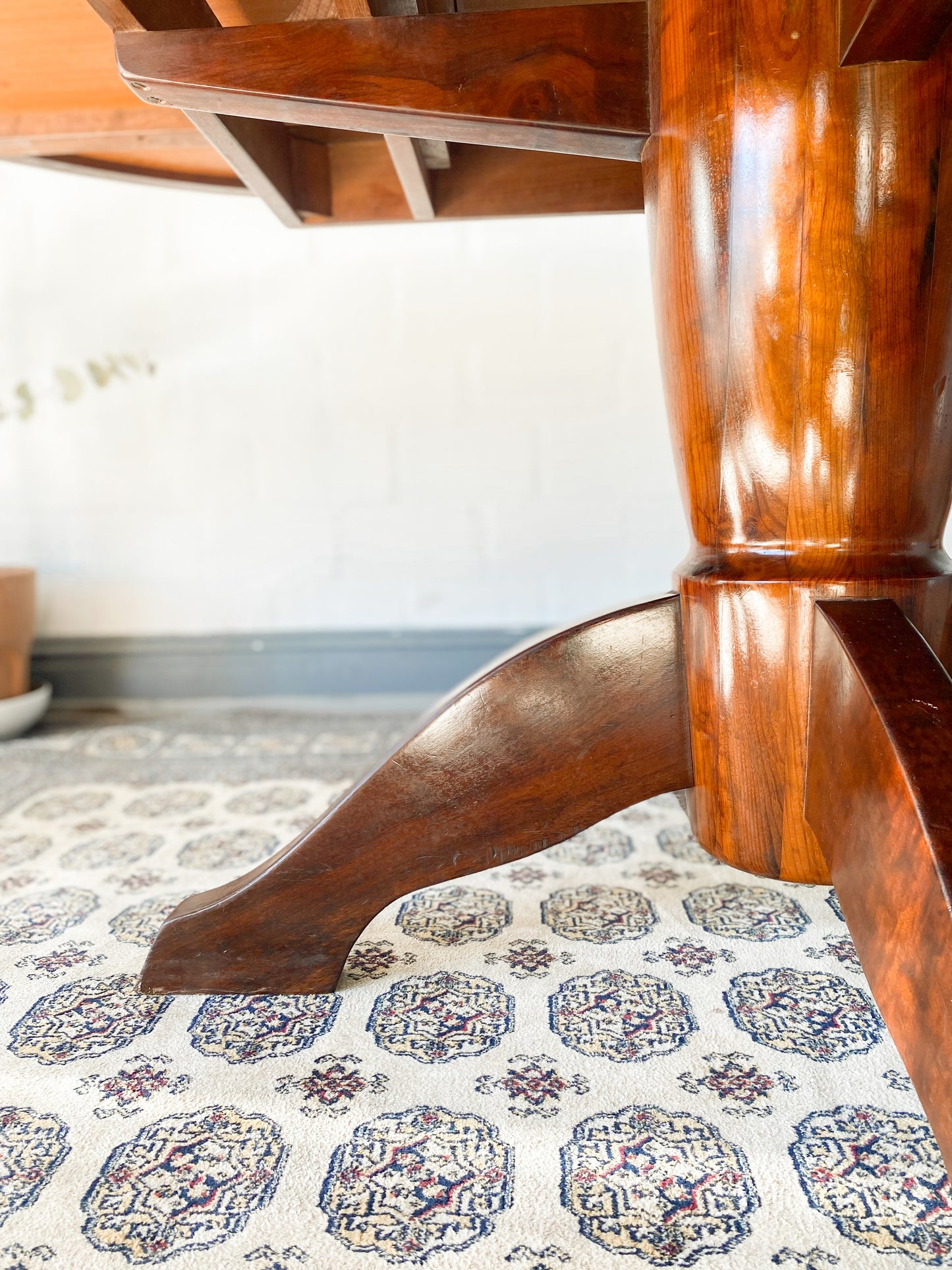 Elegant Extendable Imbuia 6-8 seat dining table made by premium South African designer EE Meyer.