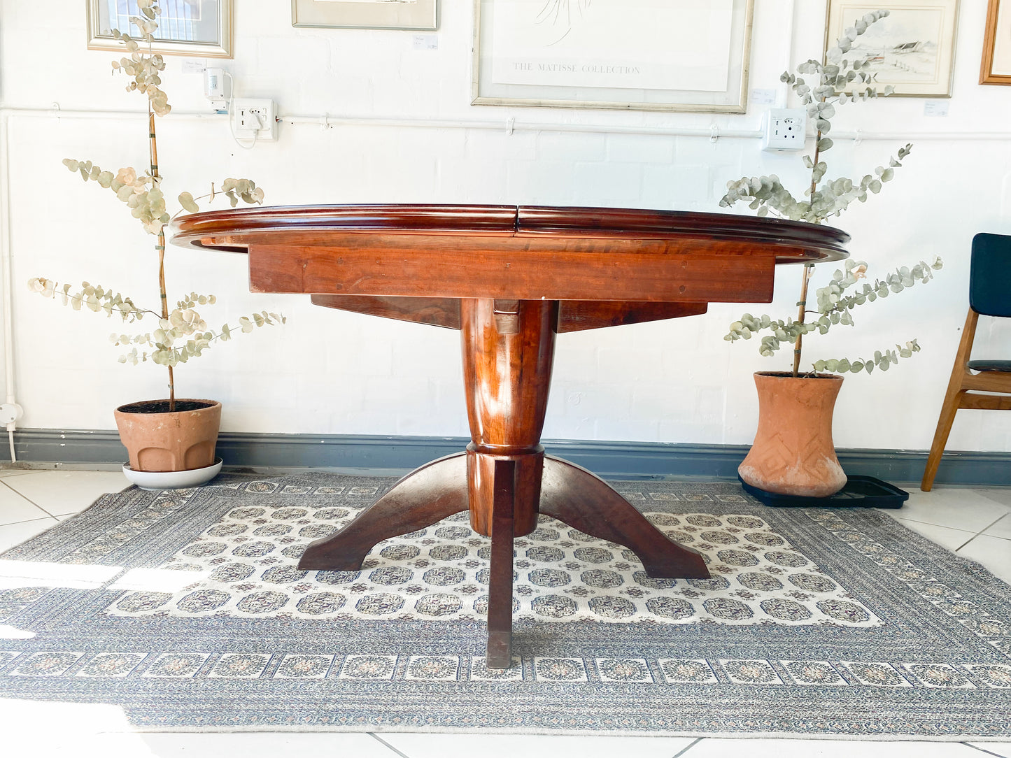 Elegant Extendable Imbuia 6-8 seat dining table made by premium South African designer EE Meyer.