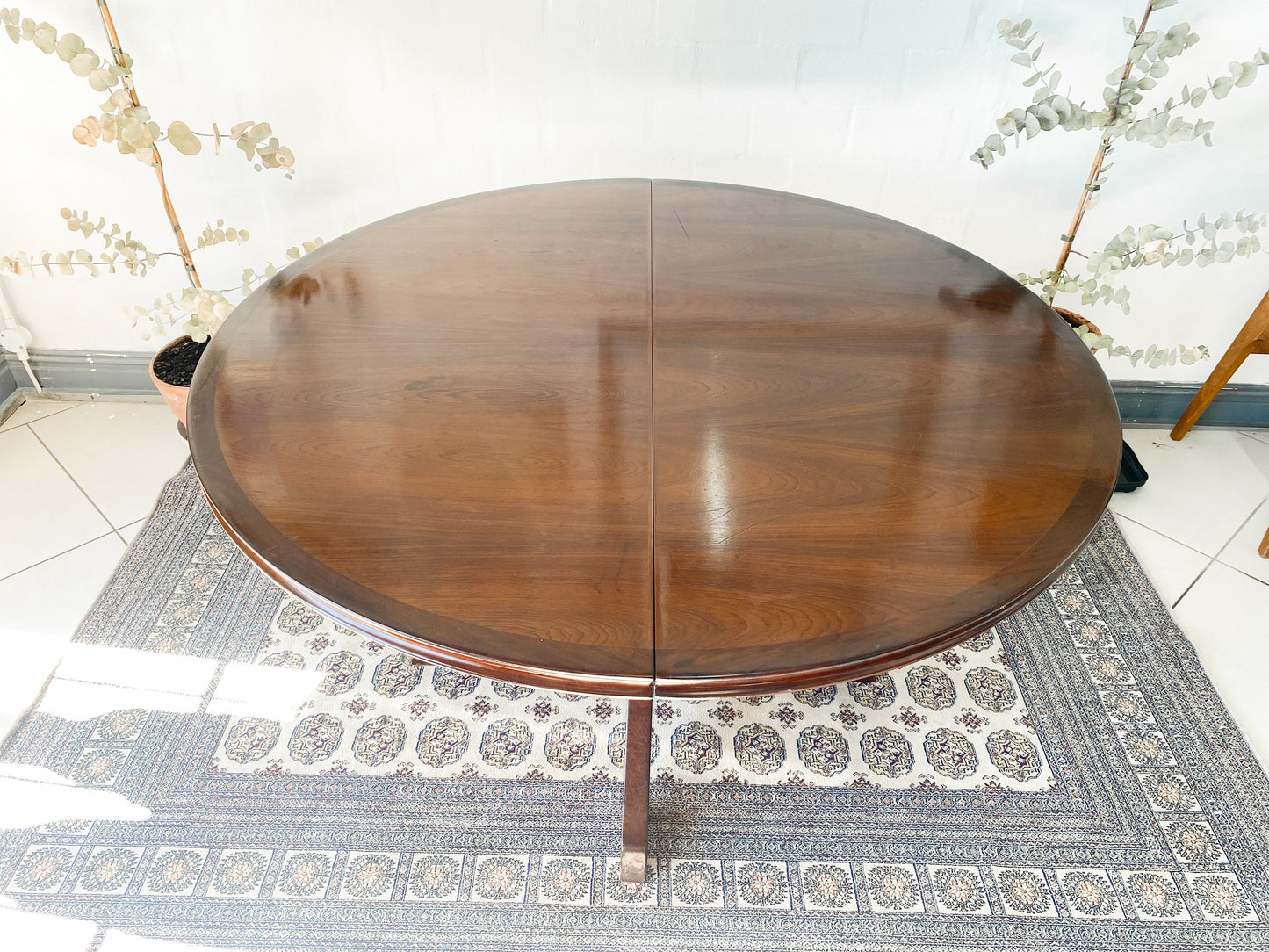 Elegant Extendable Imbuia 6-8 seat dining table made by premium South African designer EE Meyer.