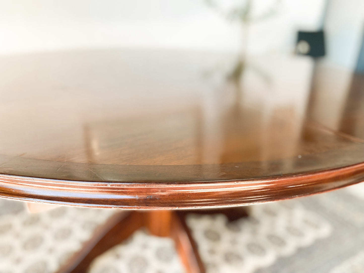 Elegant Extendable Imbuia 6-8 seat dining table made by premium South African designer EE Meyer.