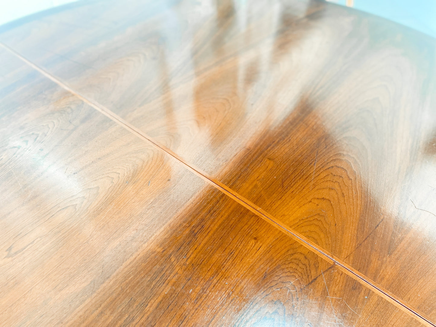 Elegant Extendable Imbuia 6-8 seat dining table made by premium South African designer EE Meyer.