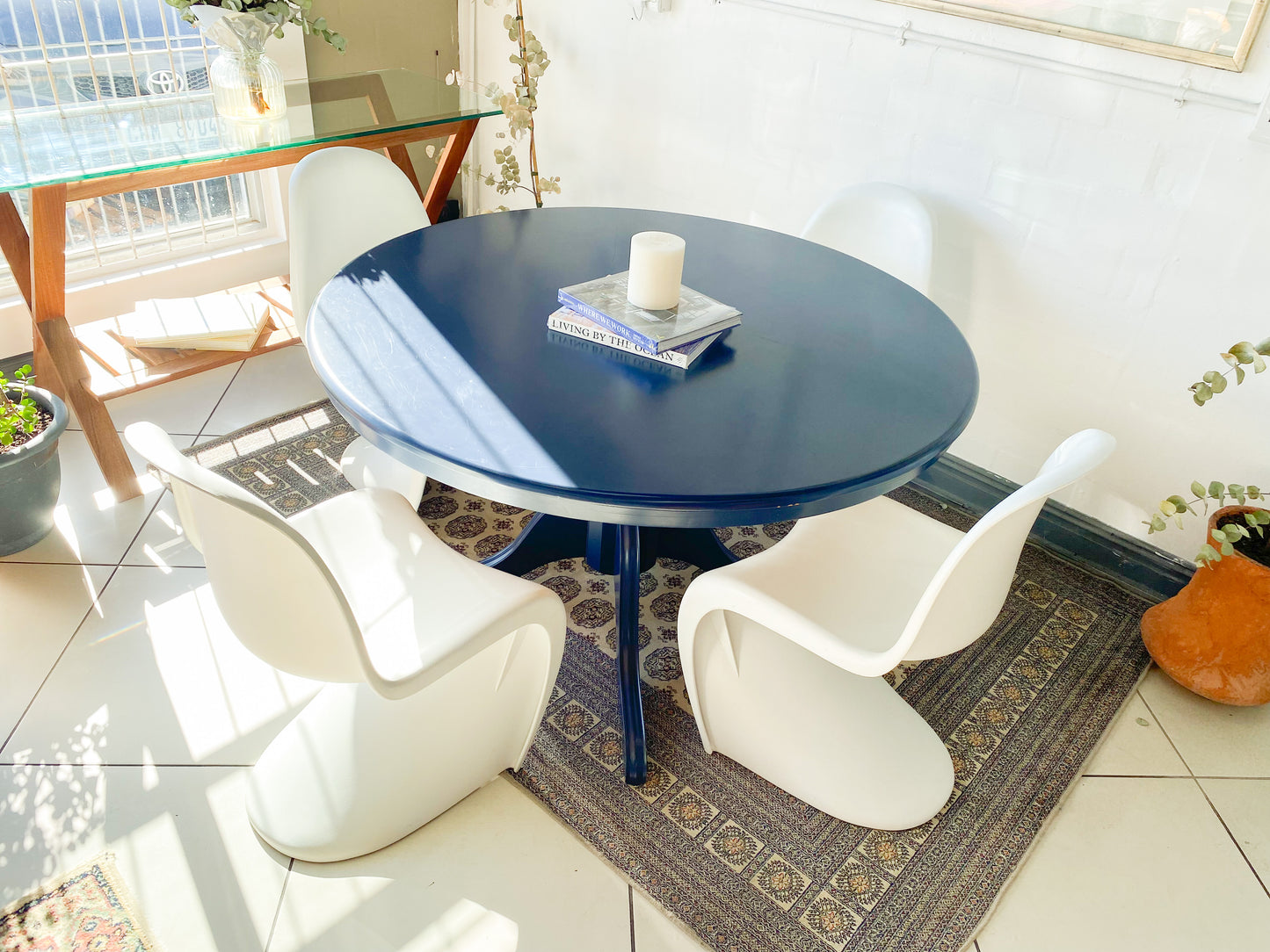Farmhouse ft. Bauhaus Dining Set