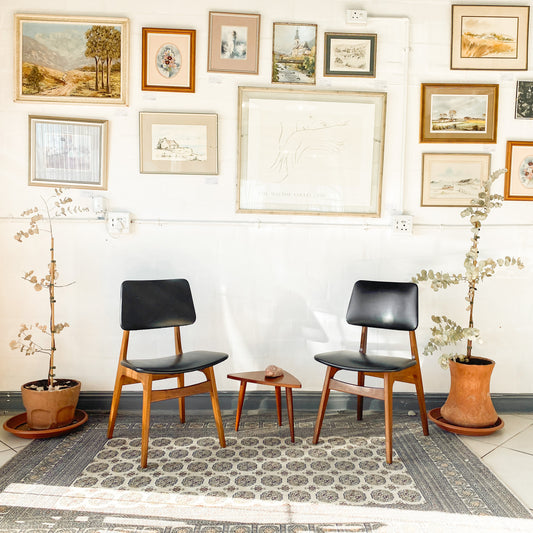 Mid Century Modern Chairs and Side Table