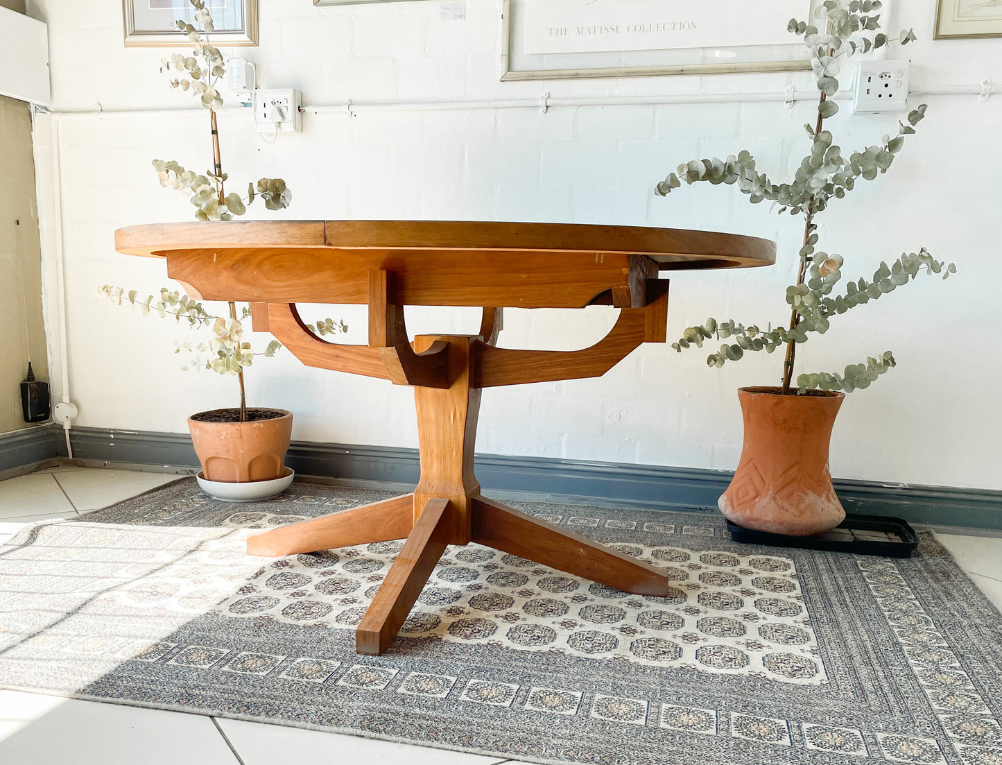 Mid-Century Modern Extendable dining table suitable to seat 6-8 guests.