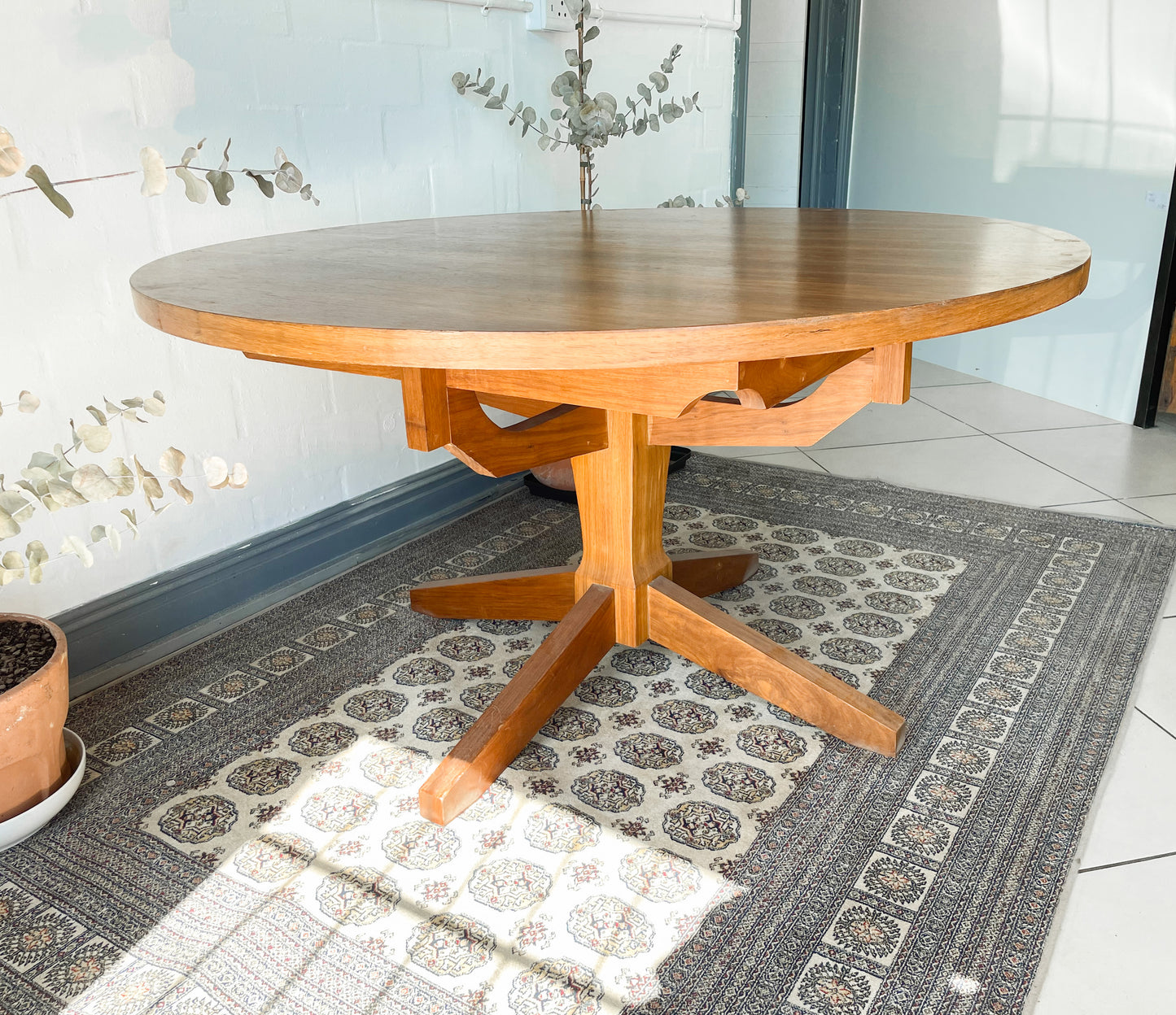 Mid-Century Modern Extendable dining table suitable to seat 6-8 guests.
