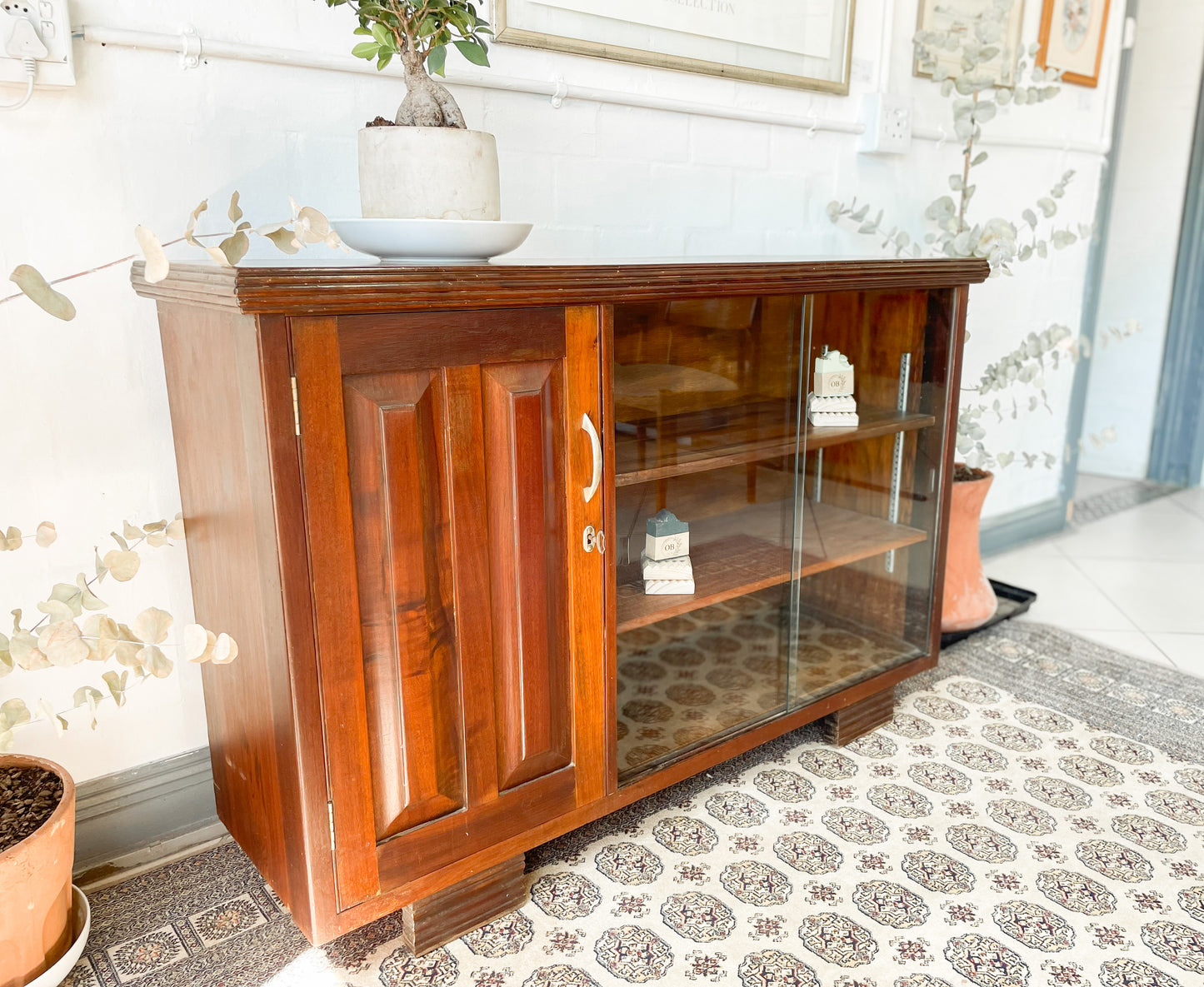 Beautiful sideboard/ display cabinet.