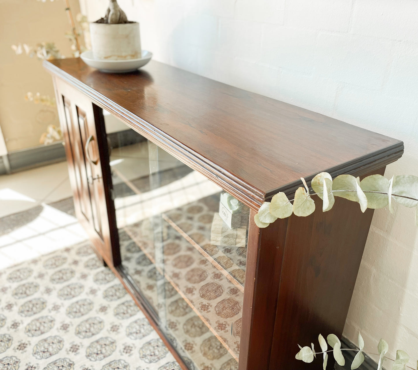 Beautiful sideboard/ display cabinet.