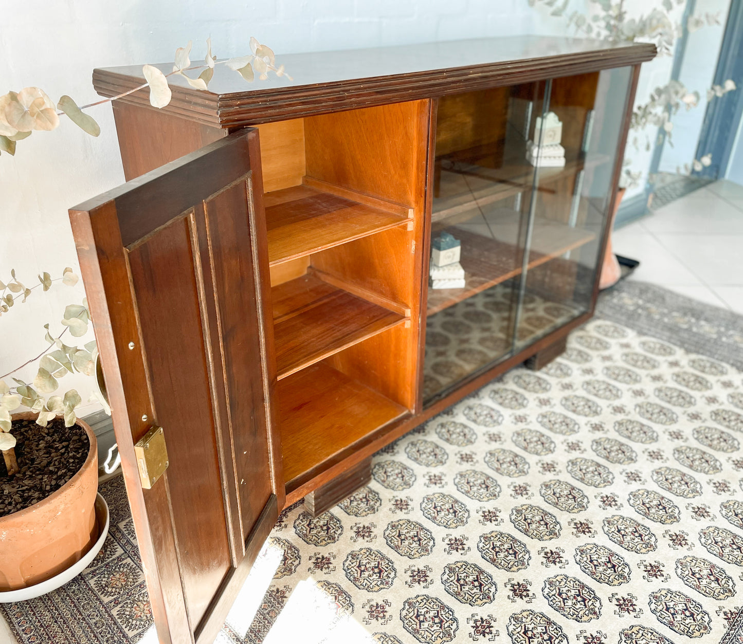 Beautiful sideboard/ display cabinet.
