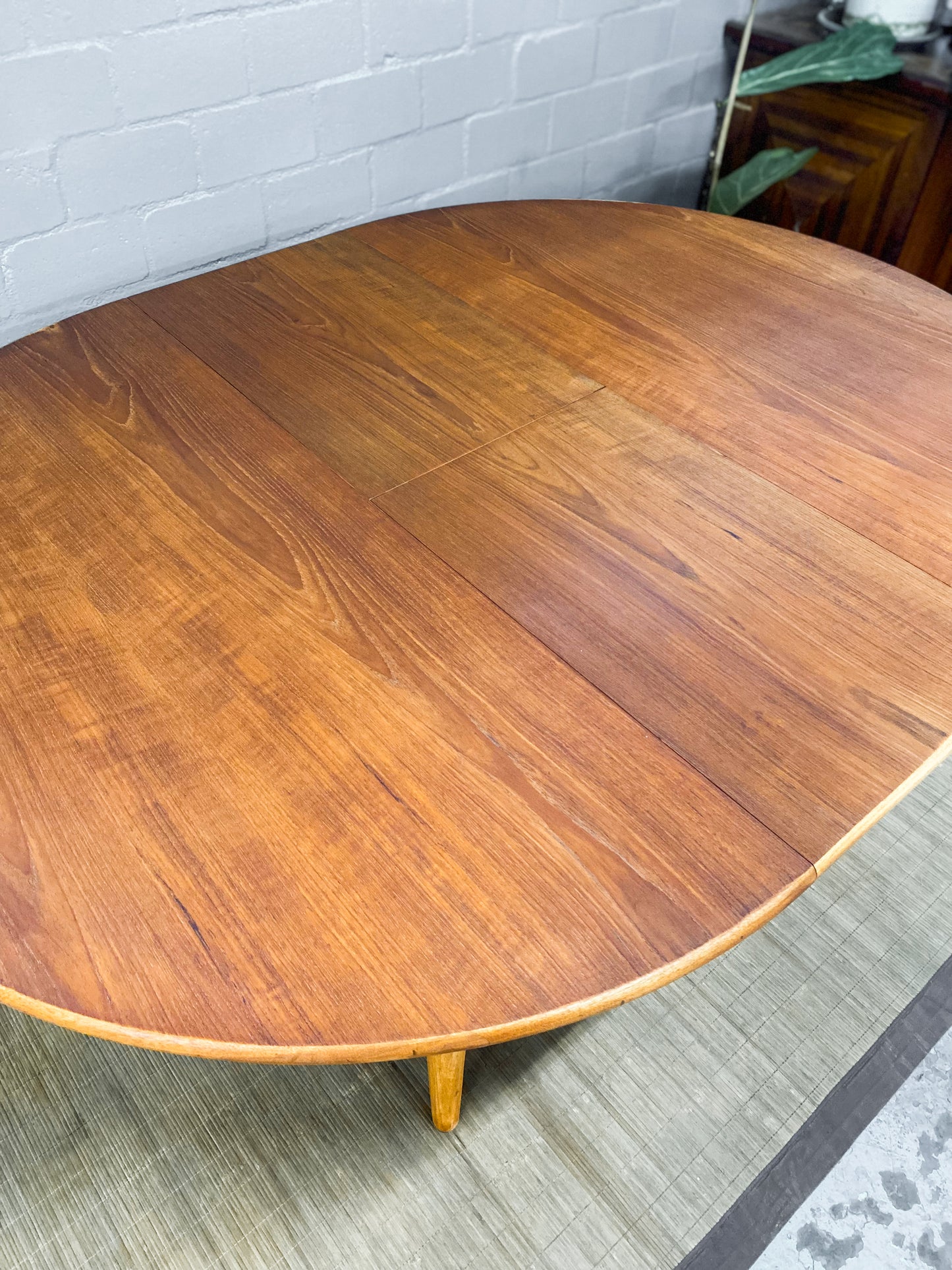 Extendable Dining Table