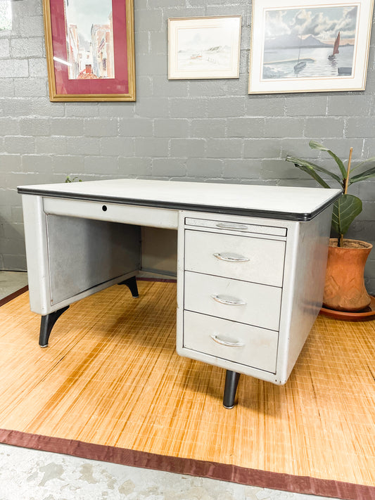 Steel Tanker Desk