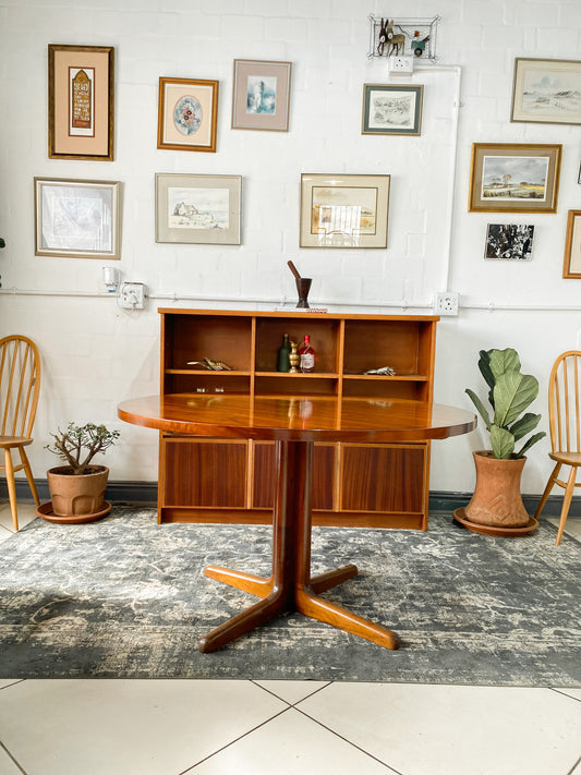 Binnenhuis Dining Table by EE Meyer