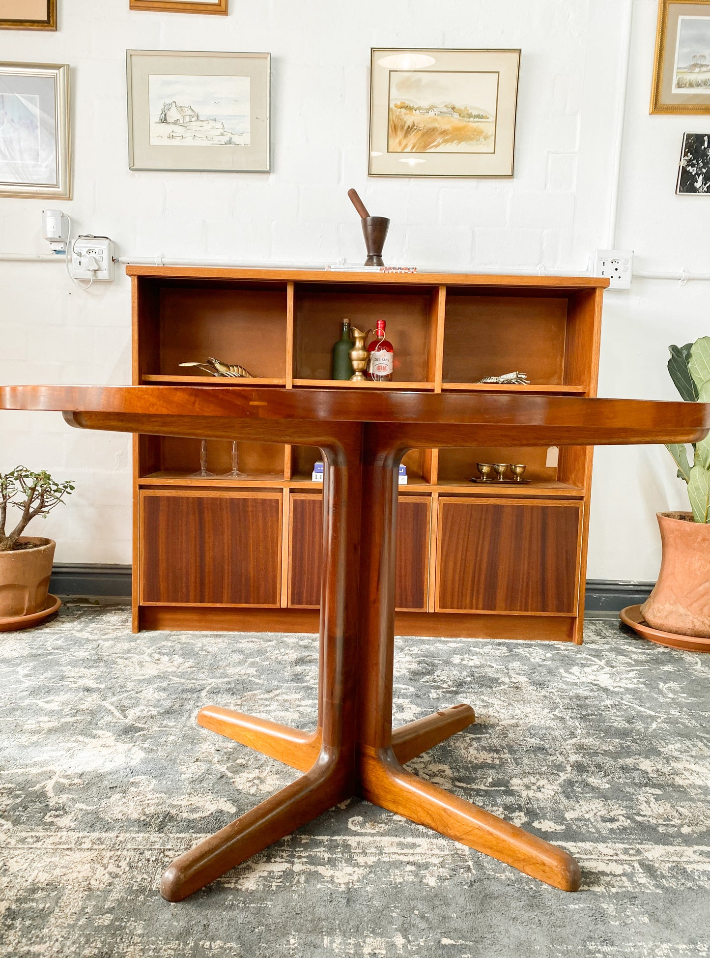 Binnenhuis Dining Table by EE Meyer