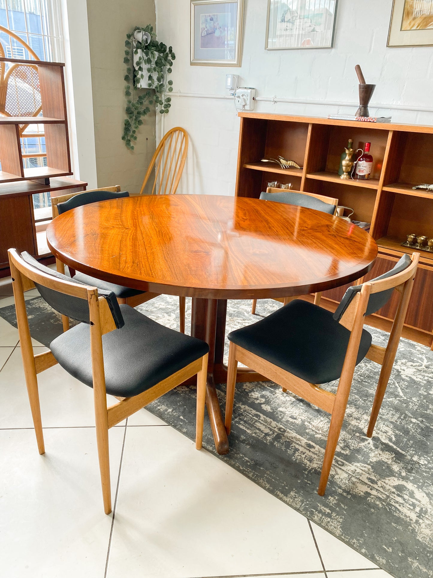 Binnenhuis Dining Table by EE Meyer