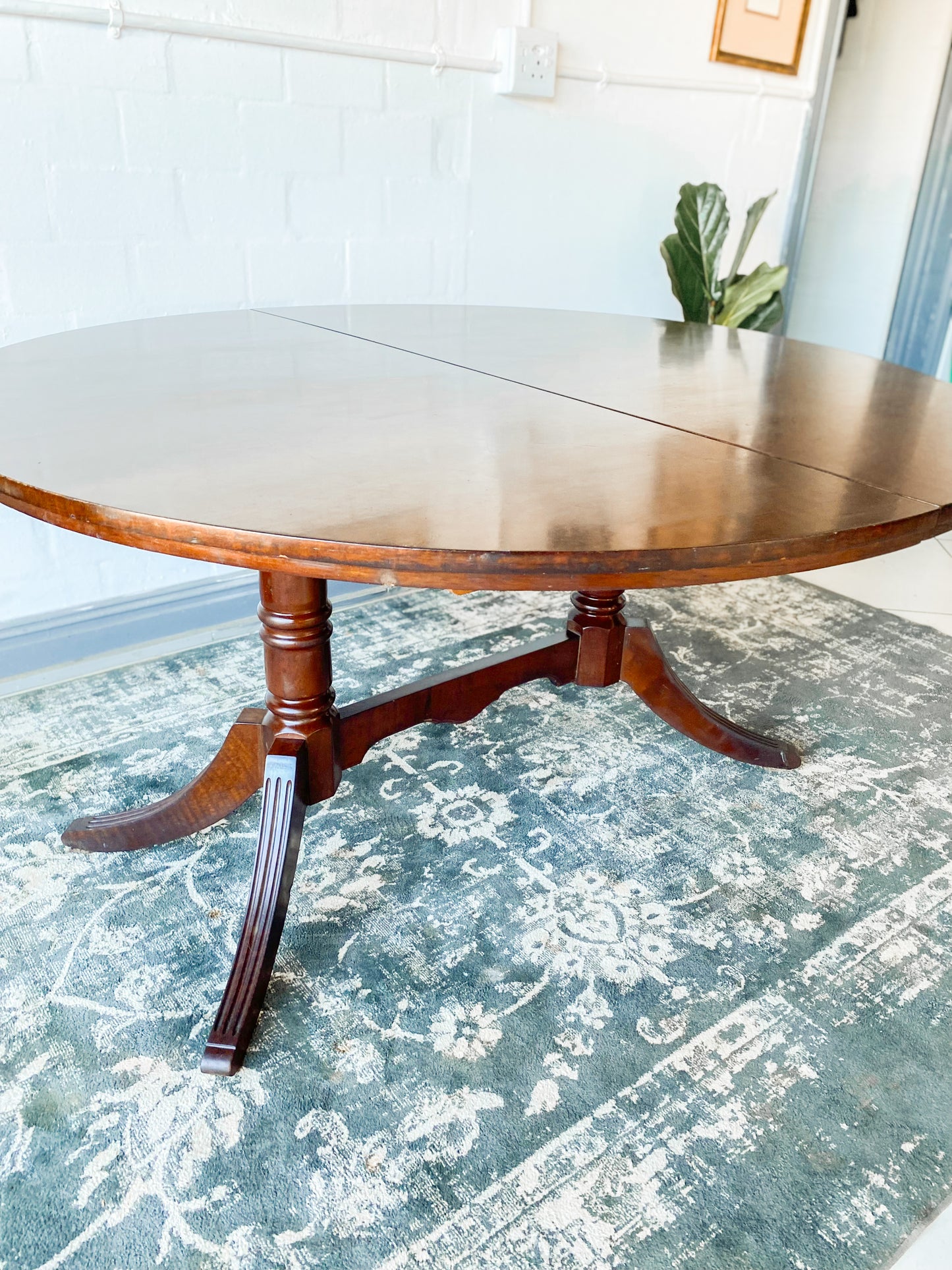 Regency style Extendable Dining Table