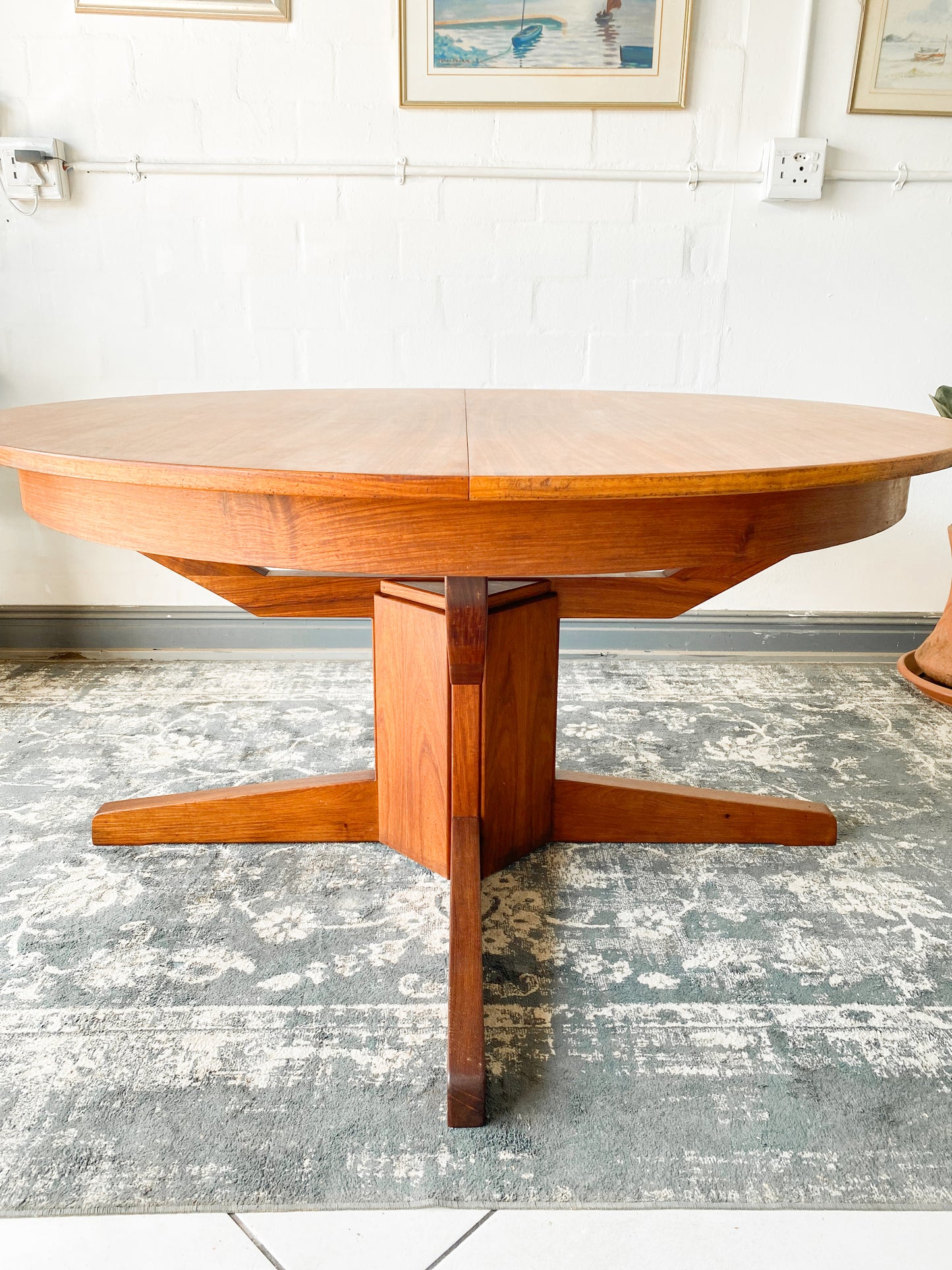 Mid Century Extendable Dining Table