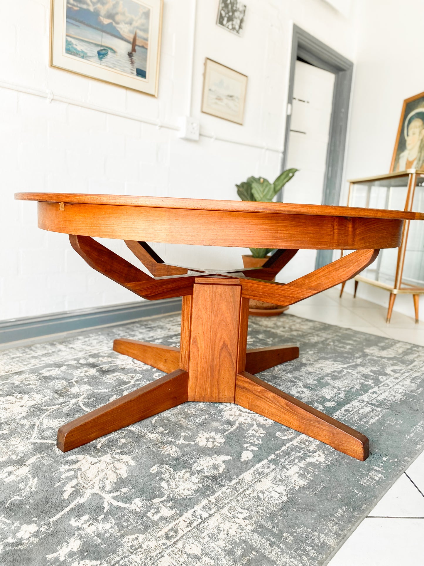 Mid Century Extendable Dining Table