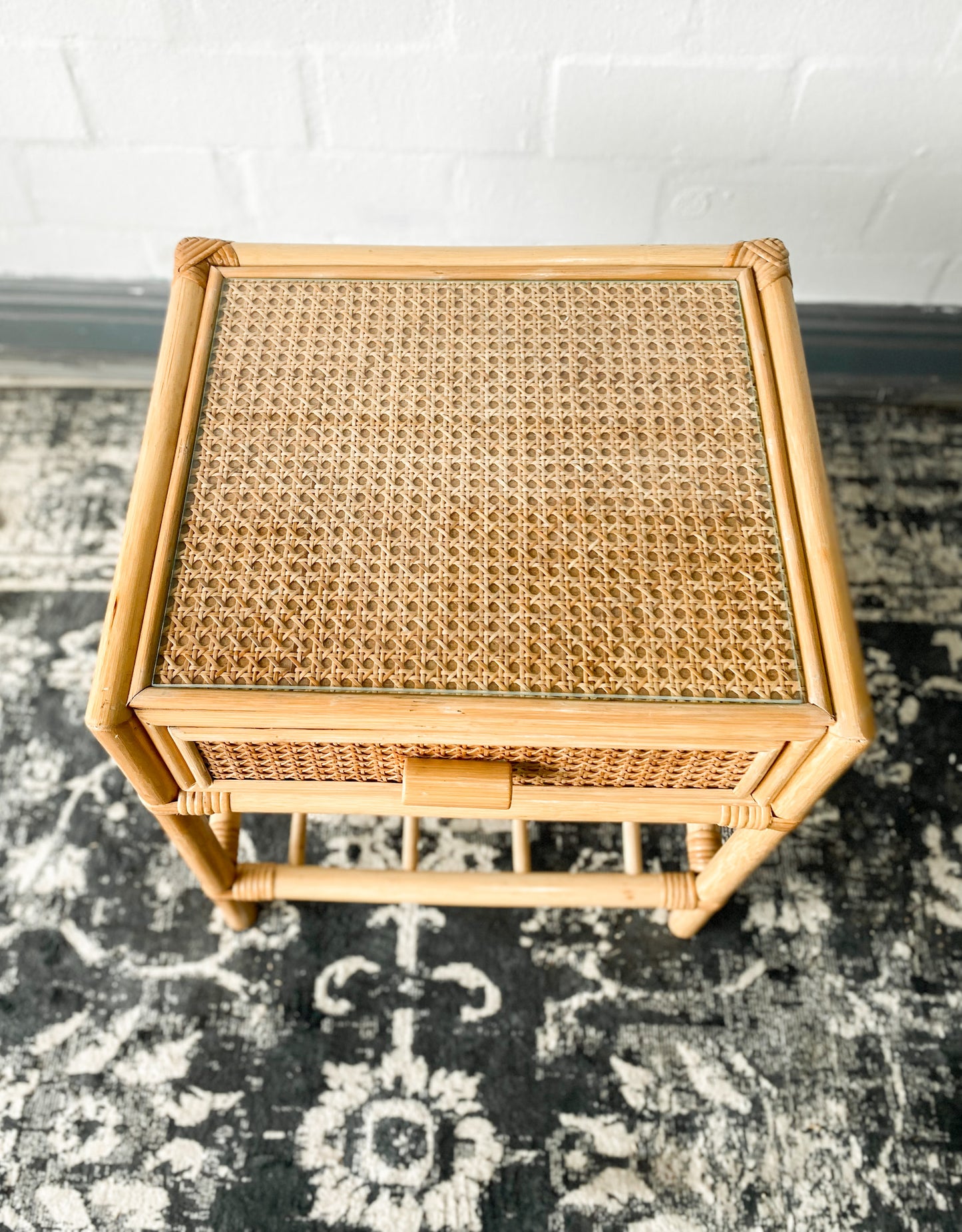Single Cane Pedestal