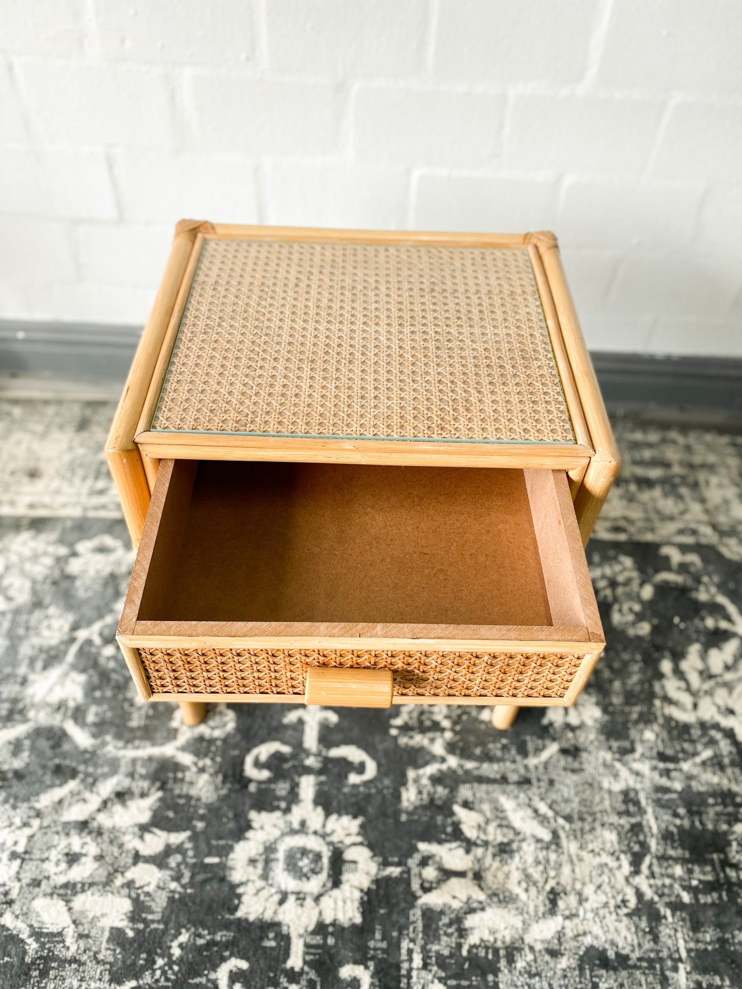 Single Cane Pedestal