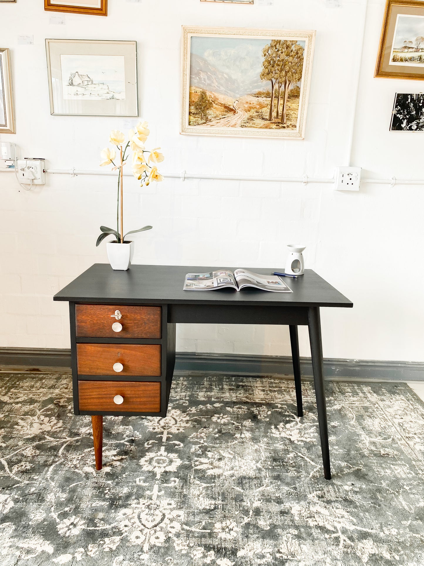 Retro Desk with 3 Drawers and Tapered Legs