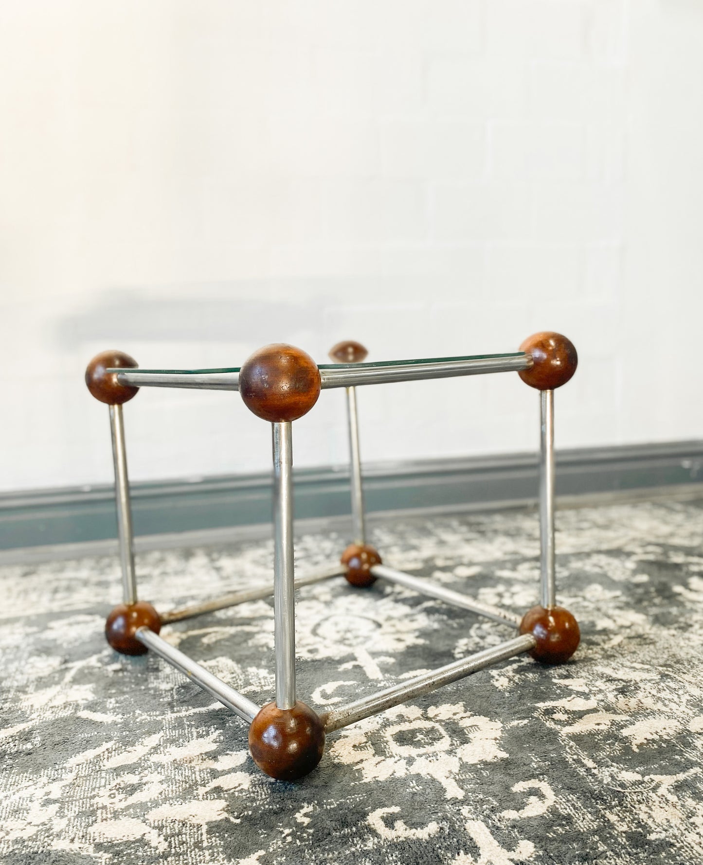 Atom Side Table