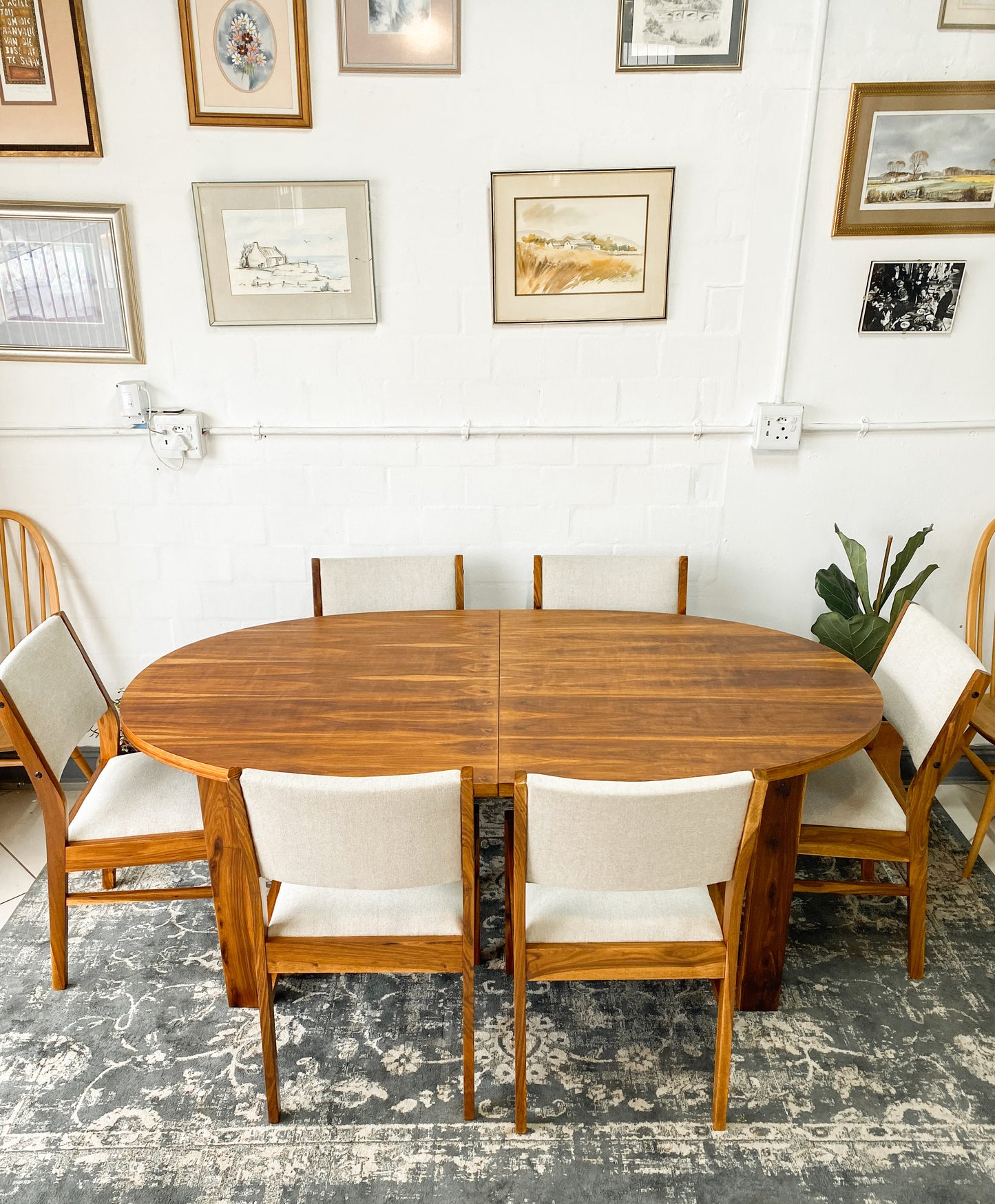 Mid Century Extendable Dining Table and 6 Dining Chair Set