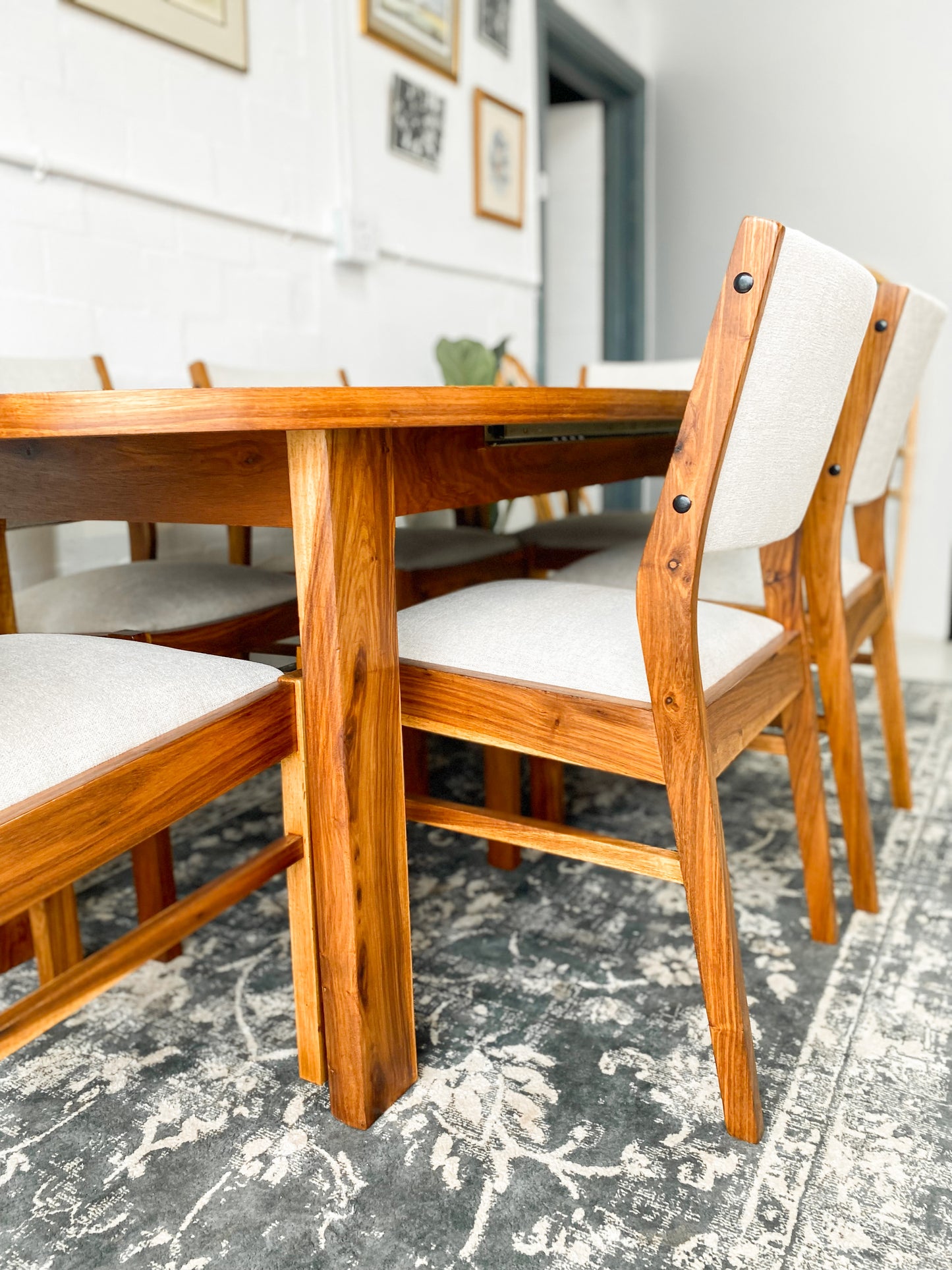 Mid Century Extendable Dining Table and 6 Dining Chair Set