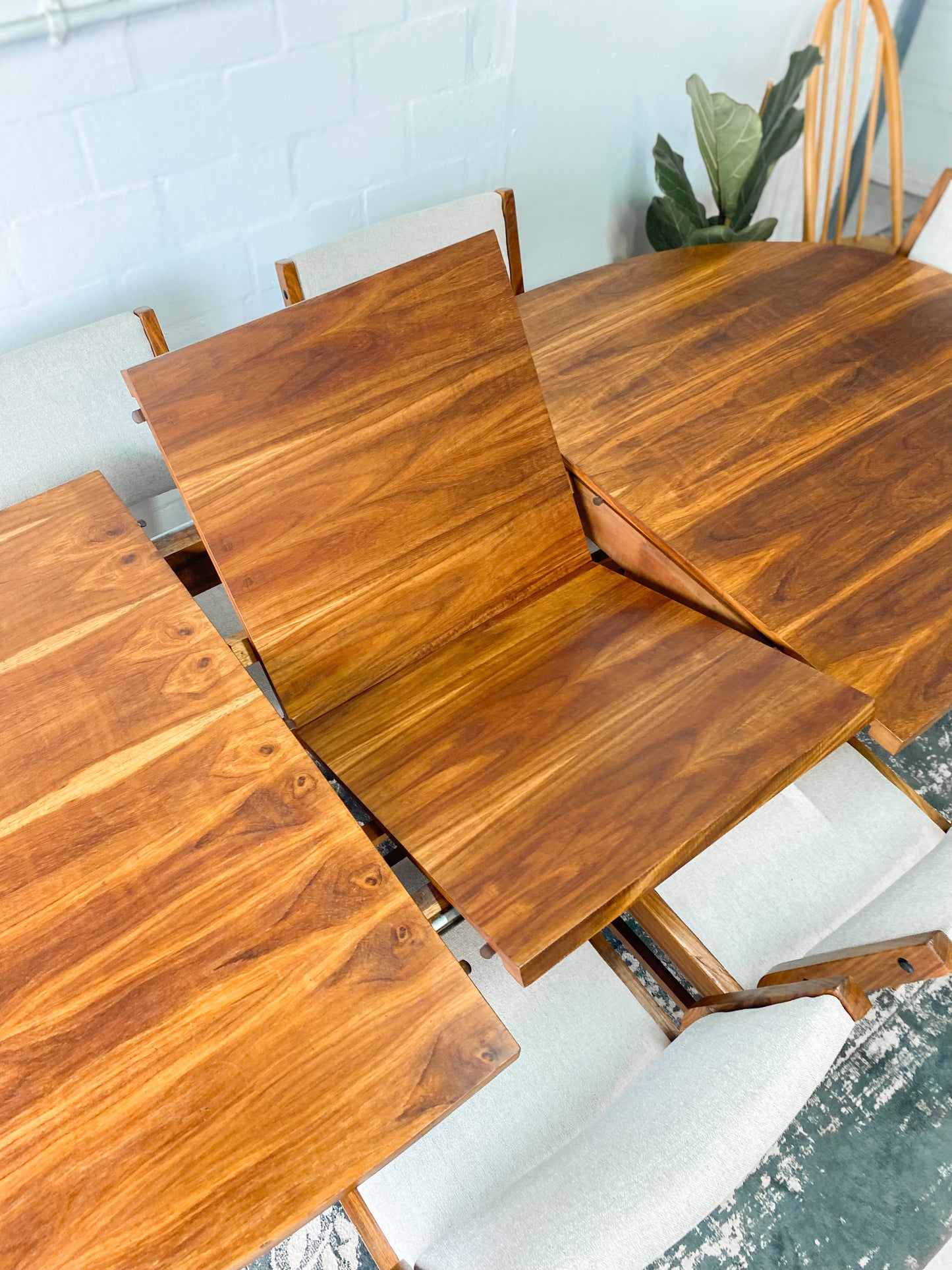 Mid Century Extendable Dining Table and 6 Dining Chair Set