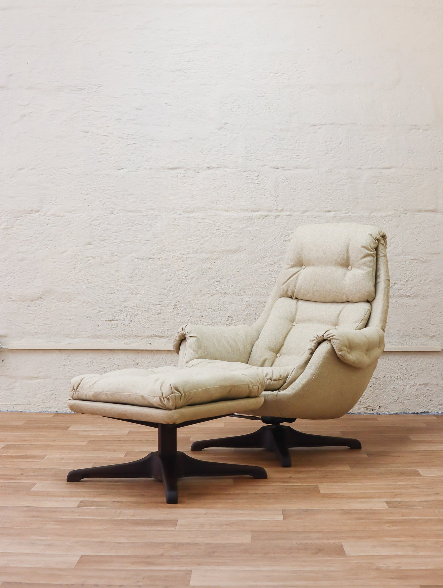 Retro Grafton Everest Swivel Chair and Stool