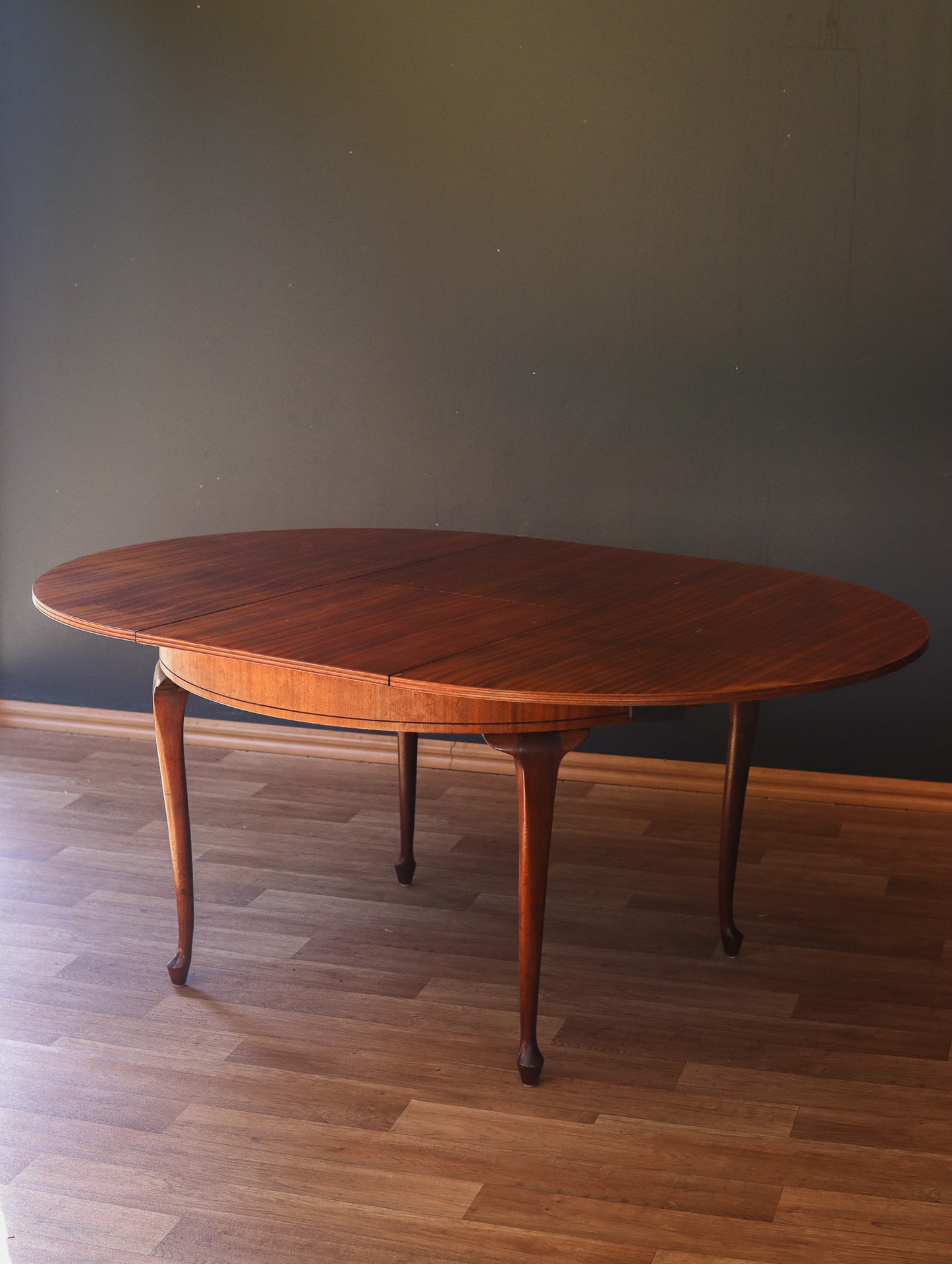 Greaves & Thomas Extendable Dining Table