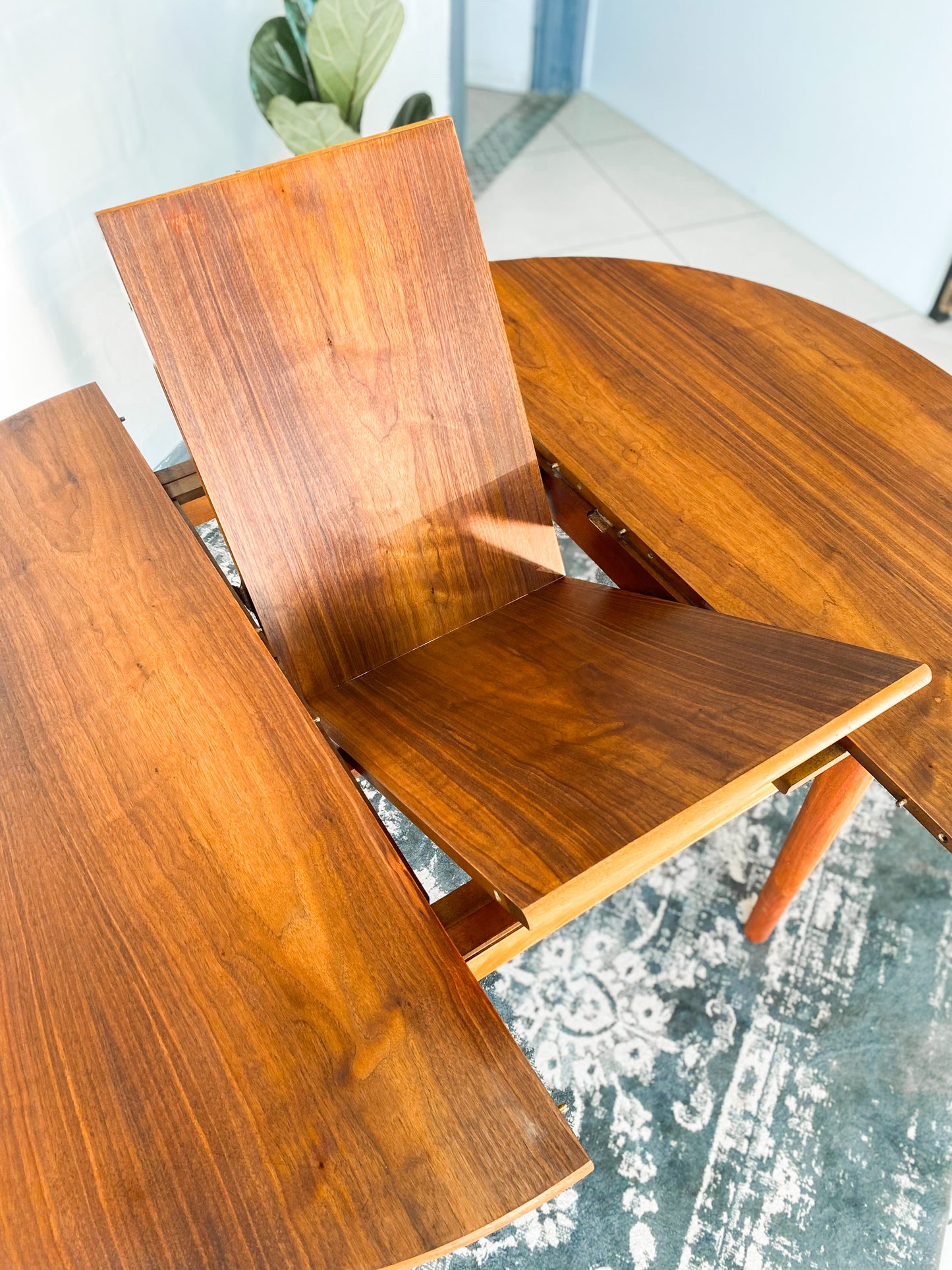 Mid-Century Extendable Dining Table