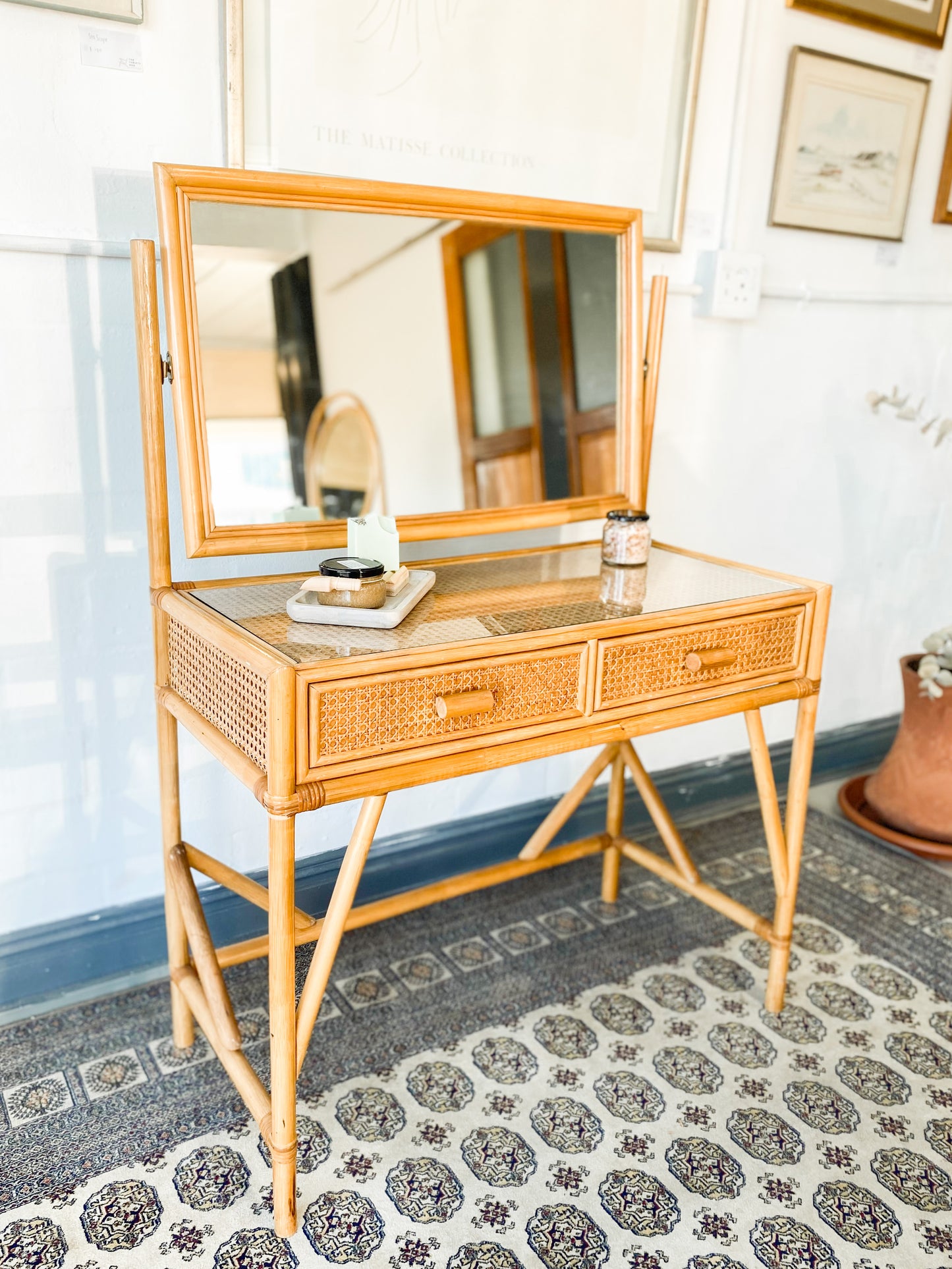 Cane Dresser