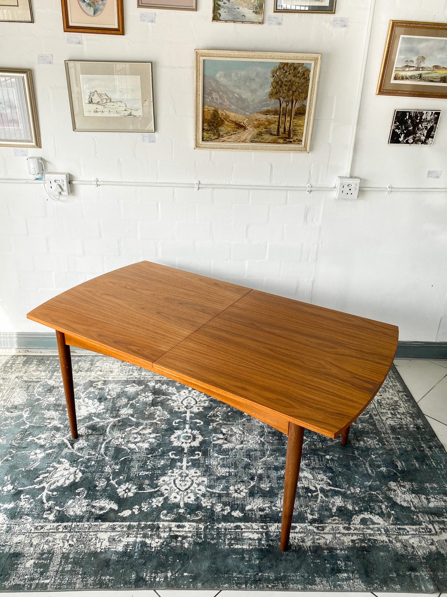 Frystark Extendable Dining Table