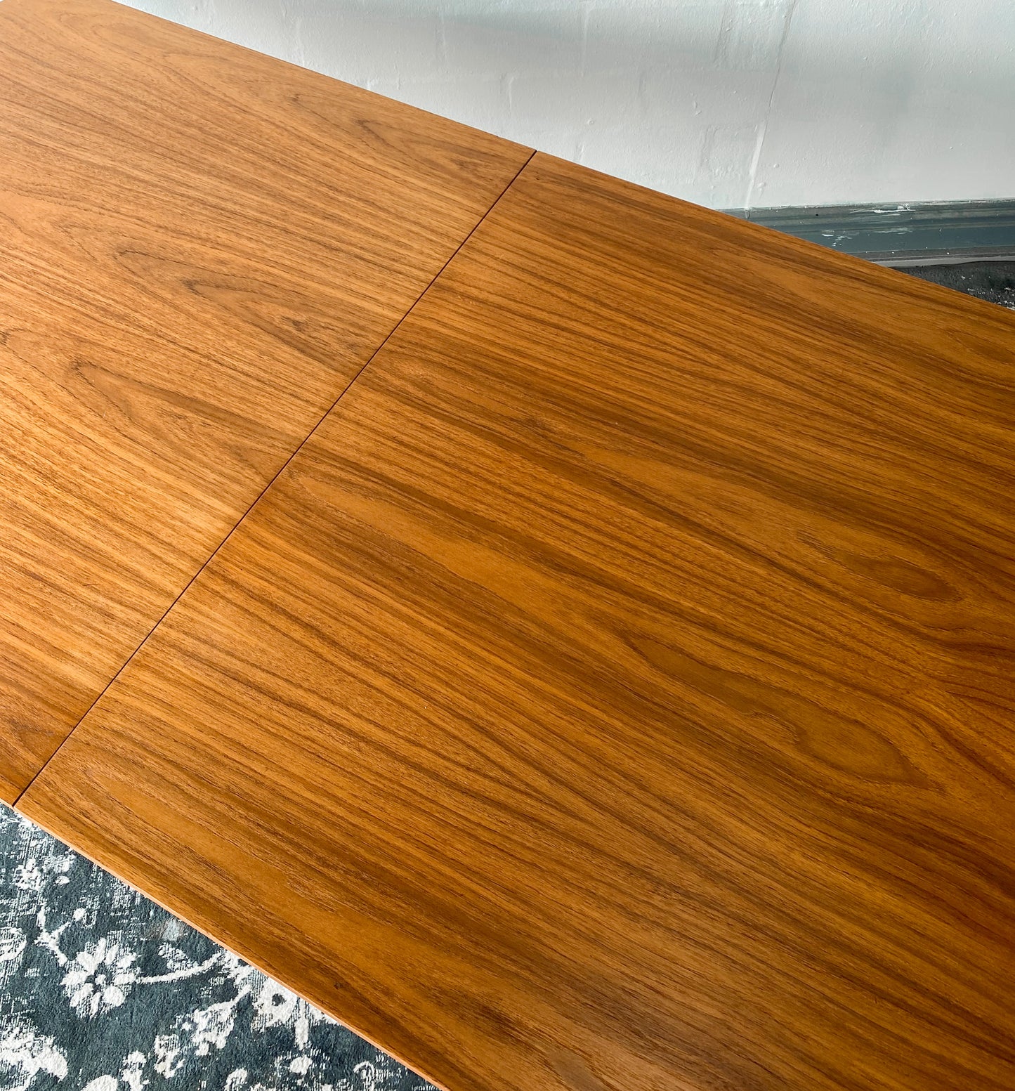 Frystark Extendable Dining Table