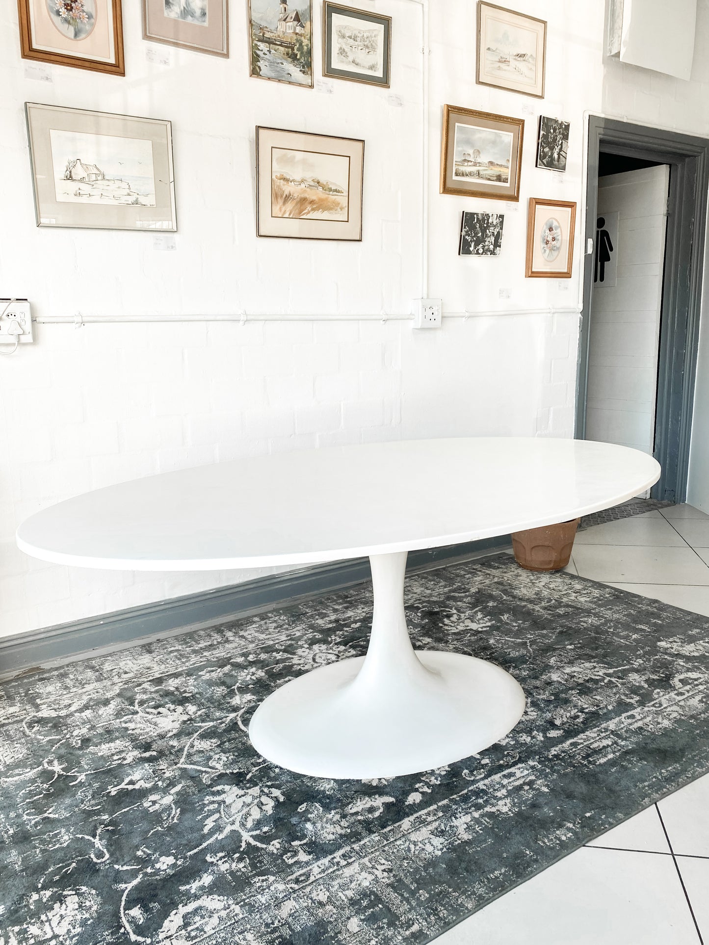 Tulip Dining Table