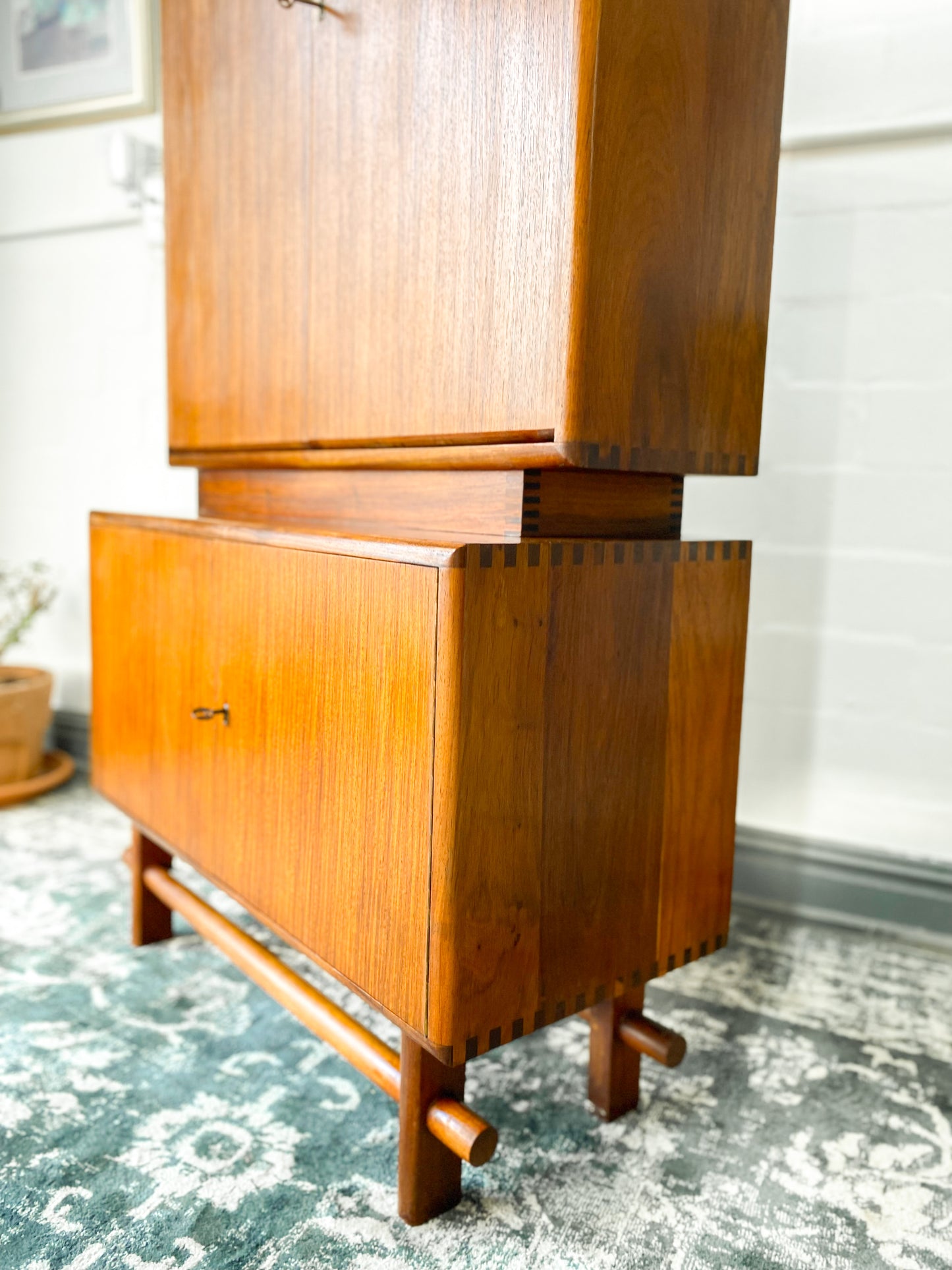 Kiaat Mid-Century Drinks Cabinet