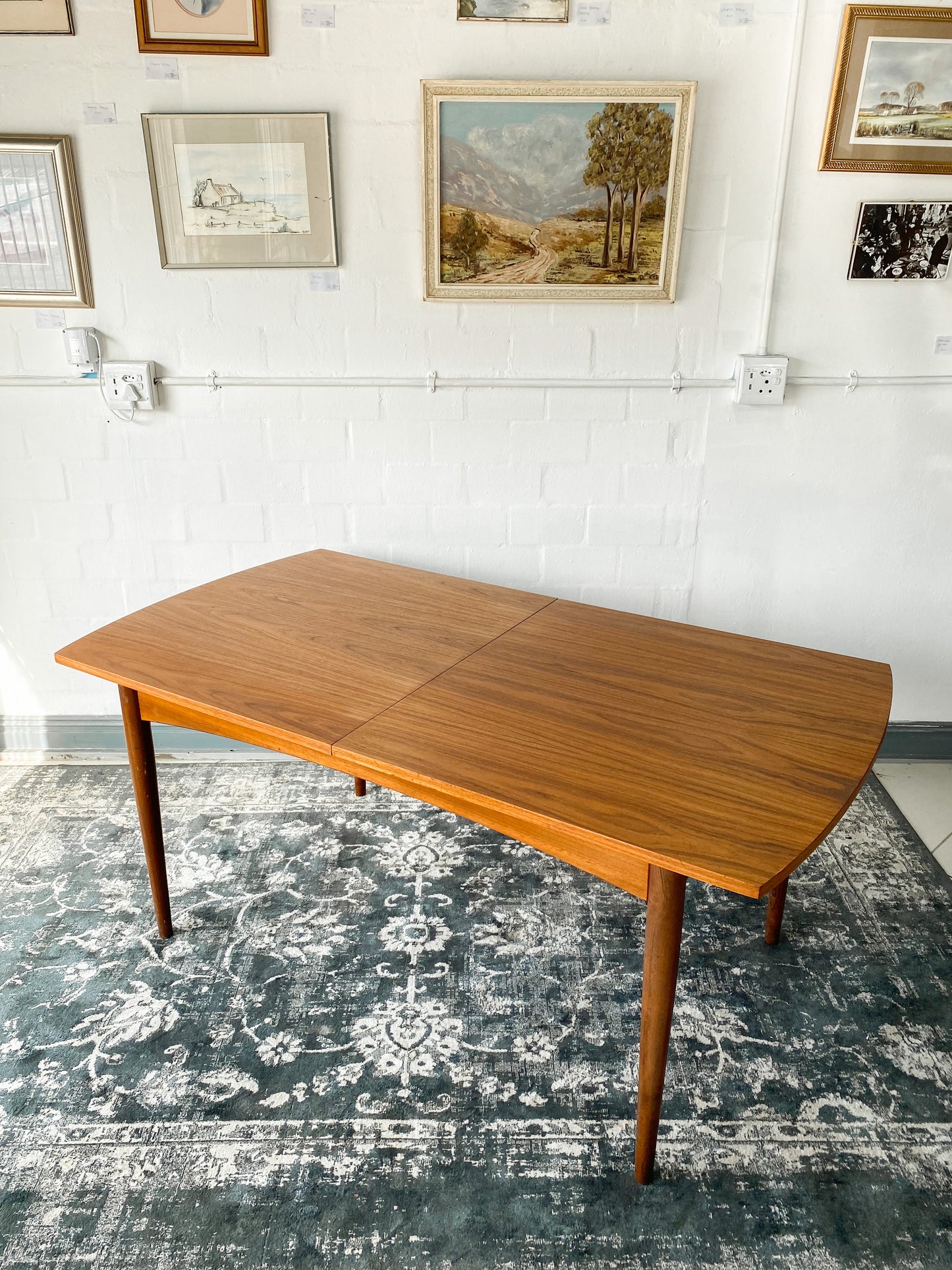 Frystark Extendable Dining Table