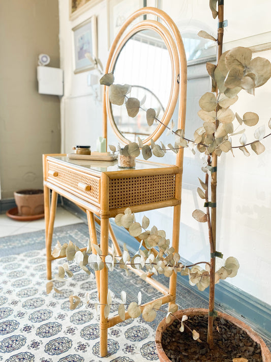 Cane Dresser