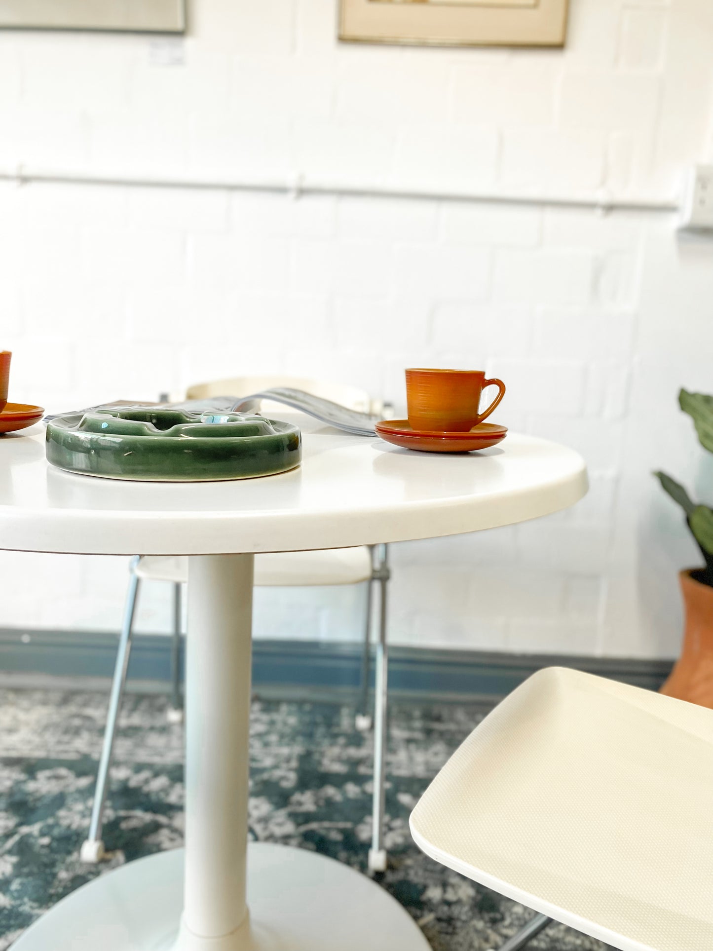 Tulip Style Dining Table
