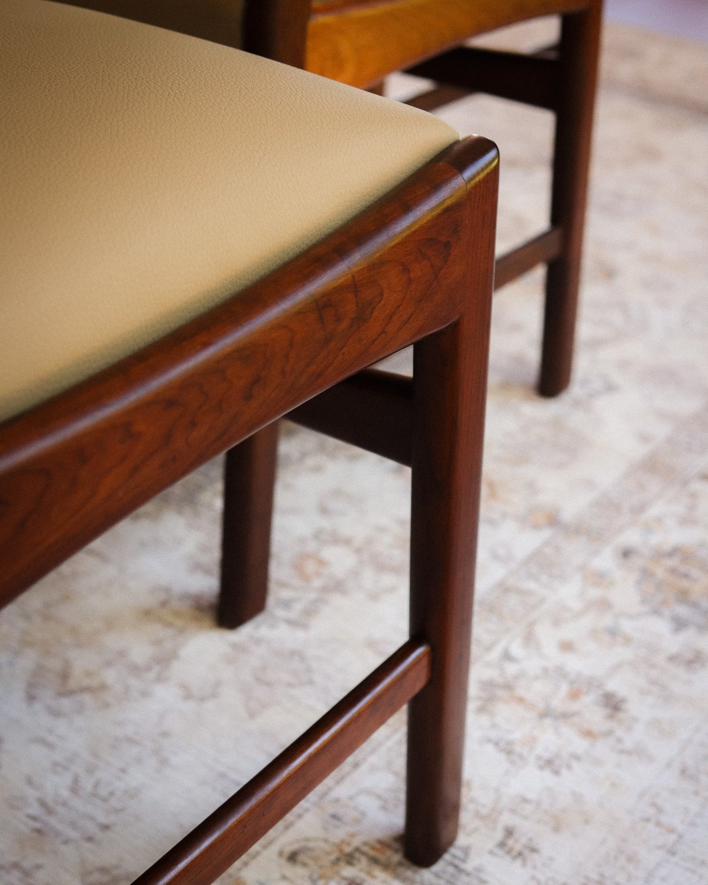 Set of 6 Mid-Century Novocraft Dining Chairs