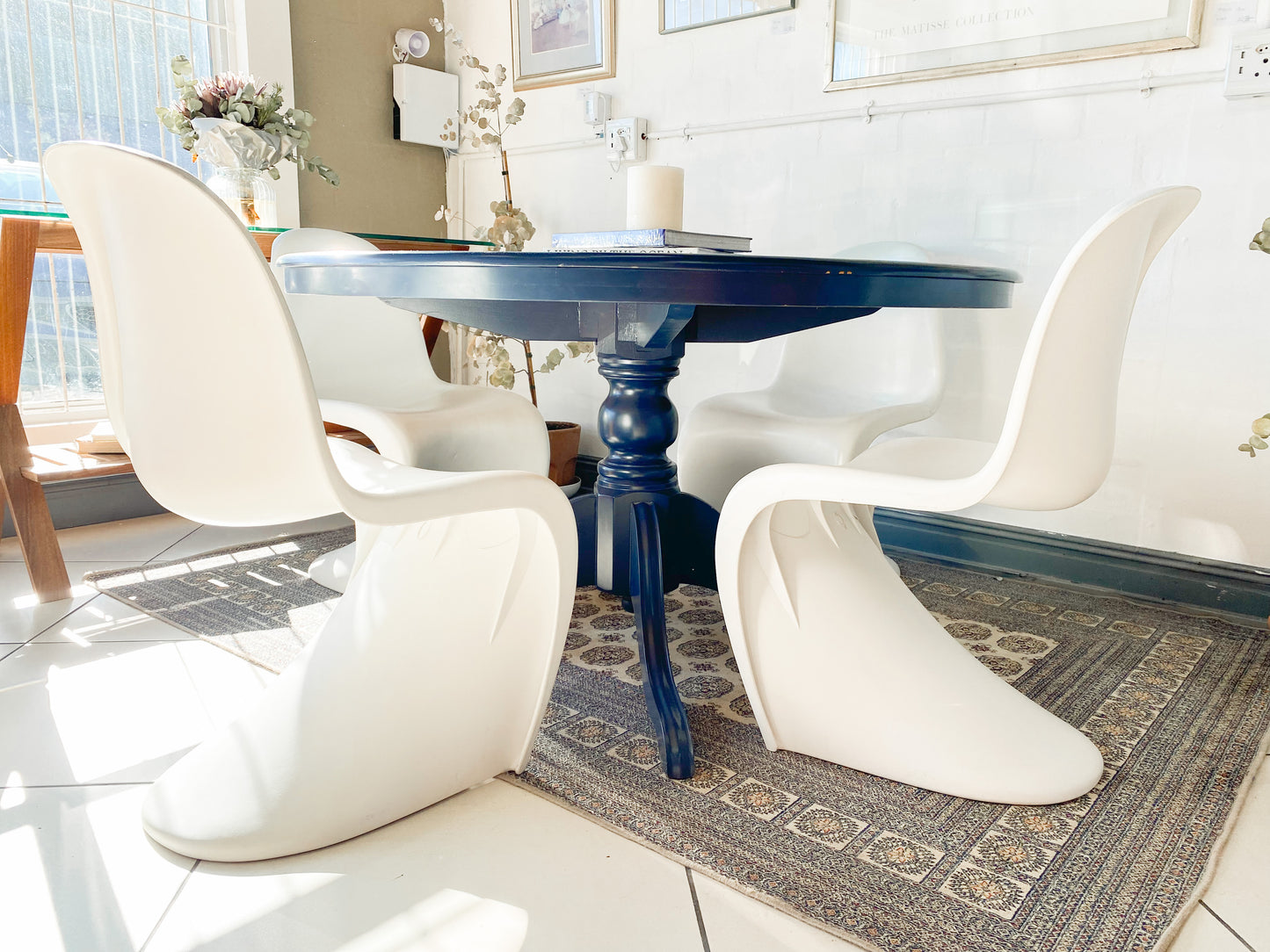 Farmhouse ft. Bauhaus Dining Set