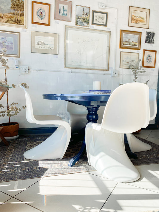 Farmhouse ft. Bauhaus Dining Set
