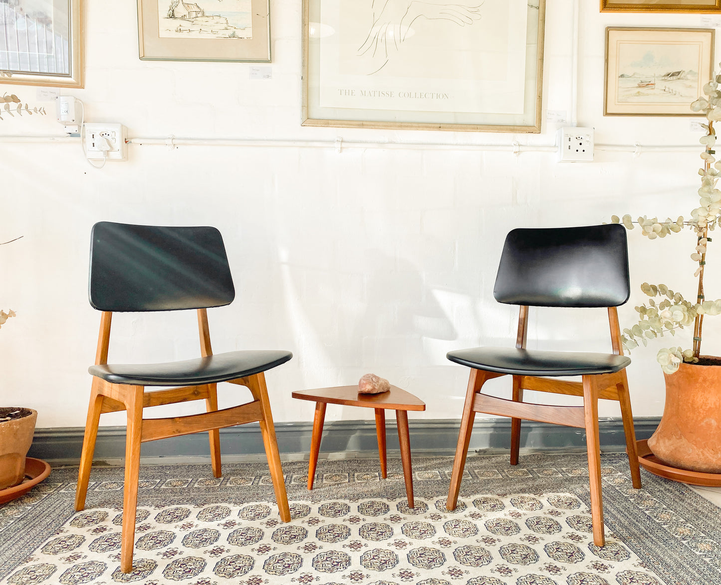Mid Century Modern Chairs and Side Table
