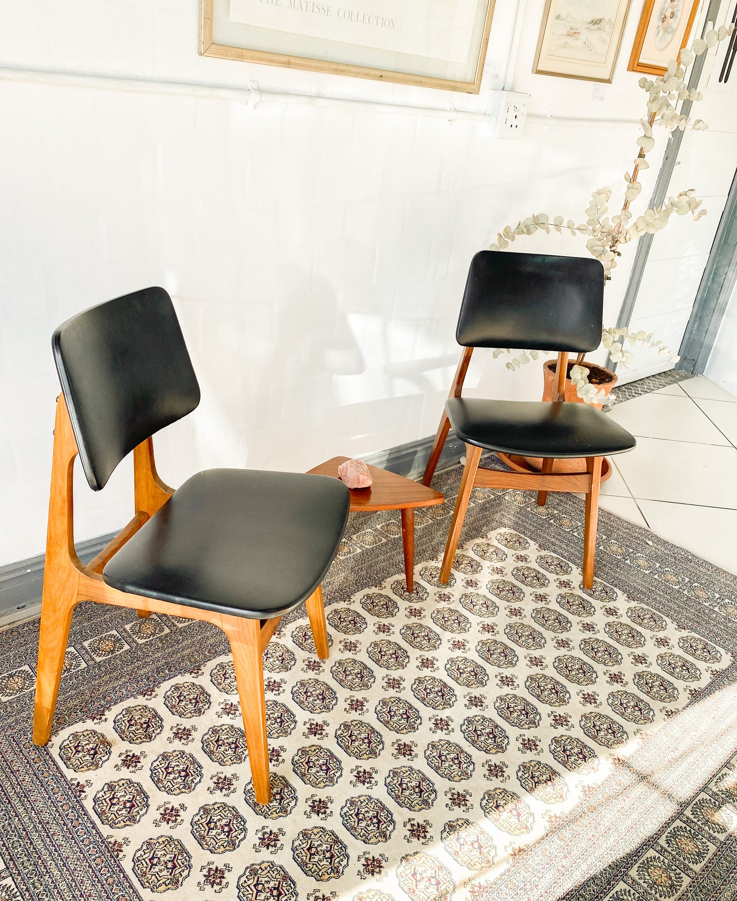 Mid Century Modern Chairs and Side Table