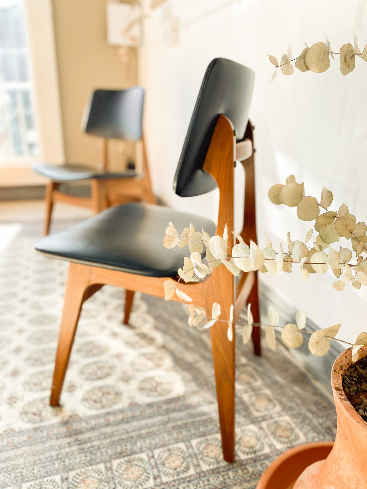 Mid Century Modern Chairs and Side Table
