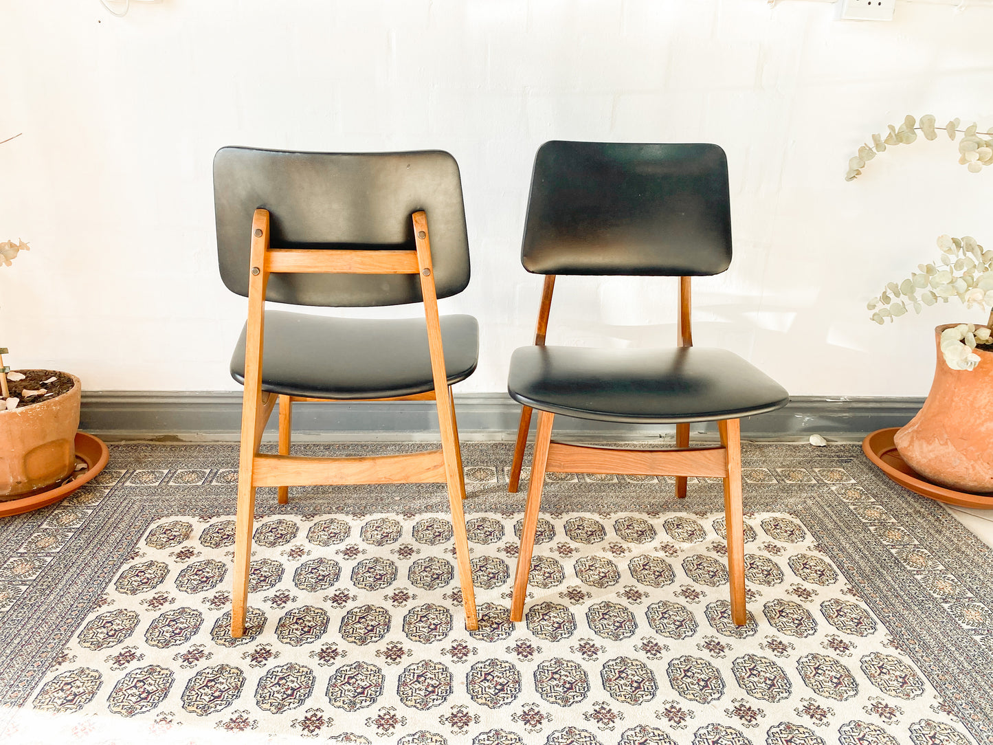 Mid Century Modern Chairs and Side Table
